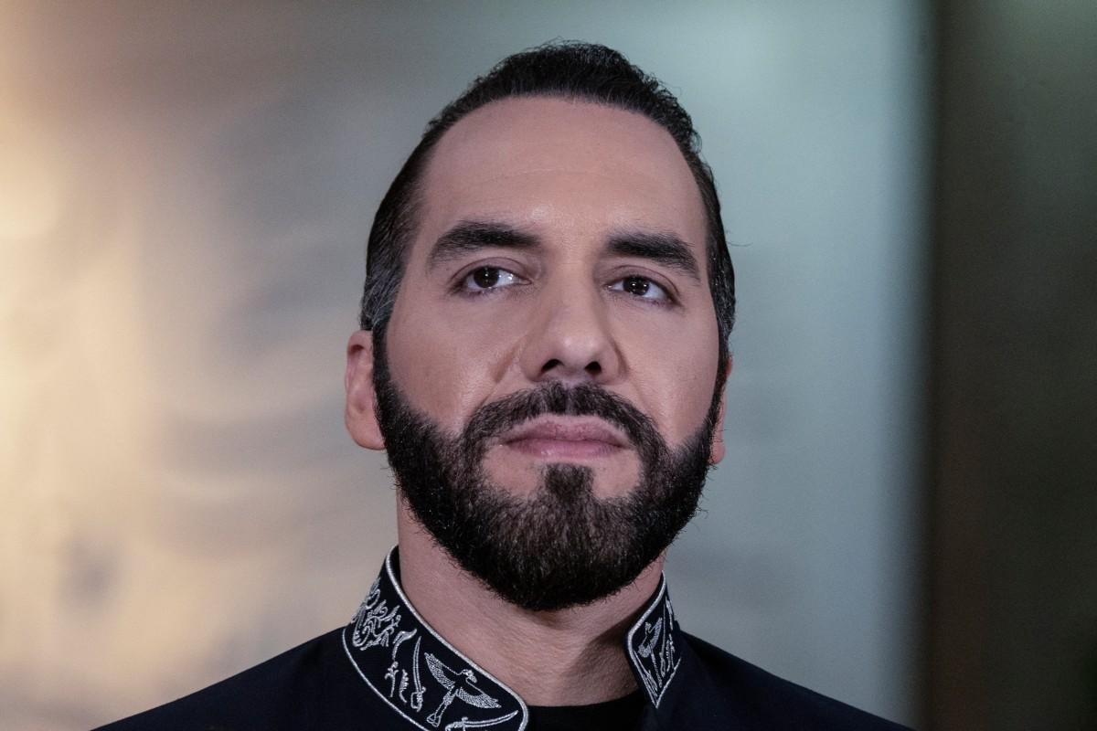 O presidente salvadorenho, Nayib Bukele, que diz n&atilde;o se importar em ser chamado de "ditador", governa sob um estado de exce&ccedil;&atilde;o