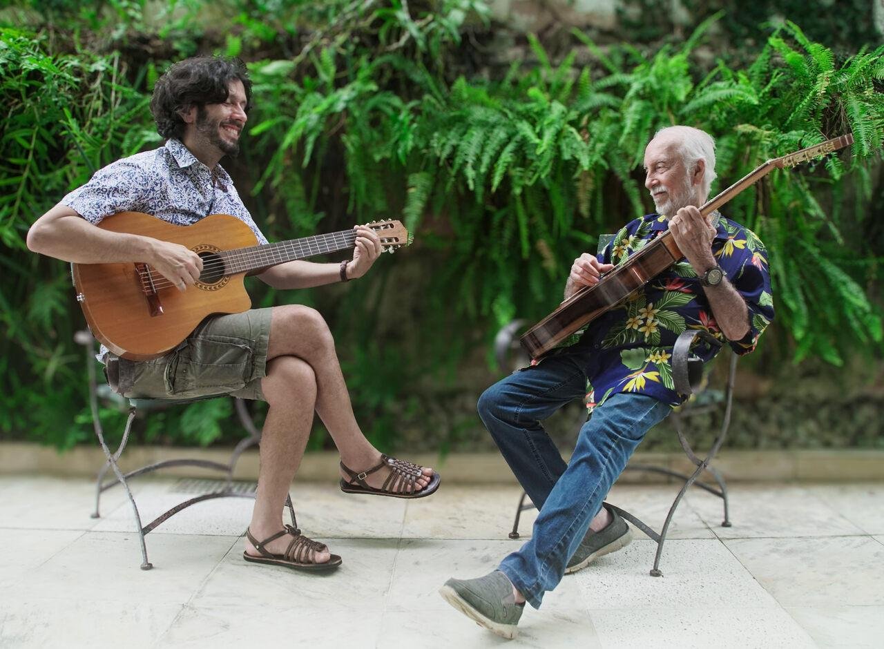 Muca & Roberto Menescal lan&ccedil;am o primeiro single de &ldquo;Beleza&rdquo;: "Playing On The Loose Fields", com a participa&ccedil;&atilde;o da cantora anaiis