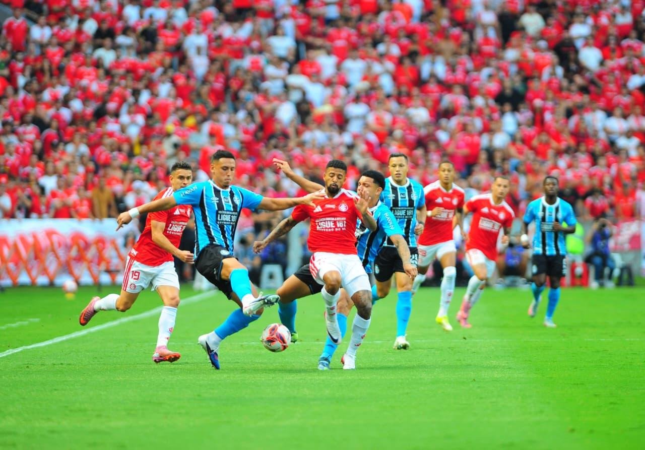 Gre-Nal deixar&aacute; o vencedor mais perto de uma vaga na Copa Libertadores