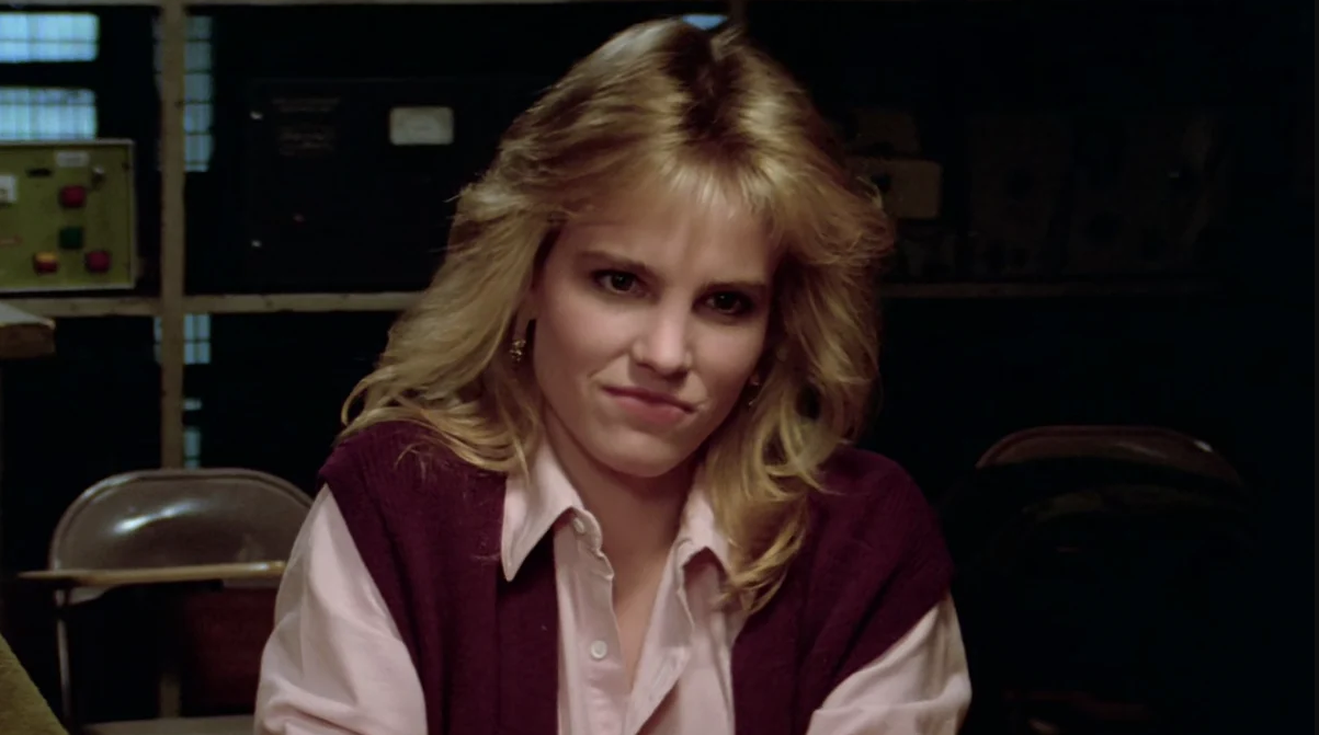 Jennifer Runyon em &ldquo;Os Ca&ccedil;a-Fantasmas&rdquo;, filme que aparece em uma cena marcante envolvendo o experimento paranormal conduzido pelo personagem de Bill Murray