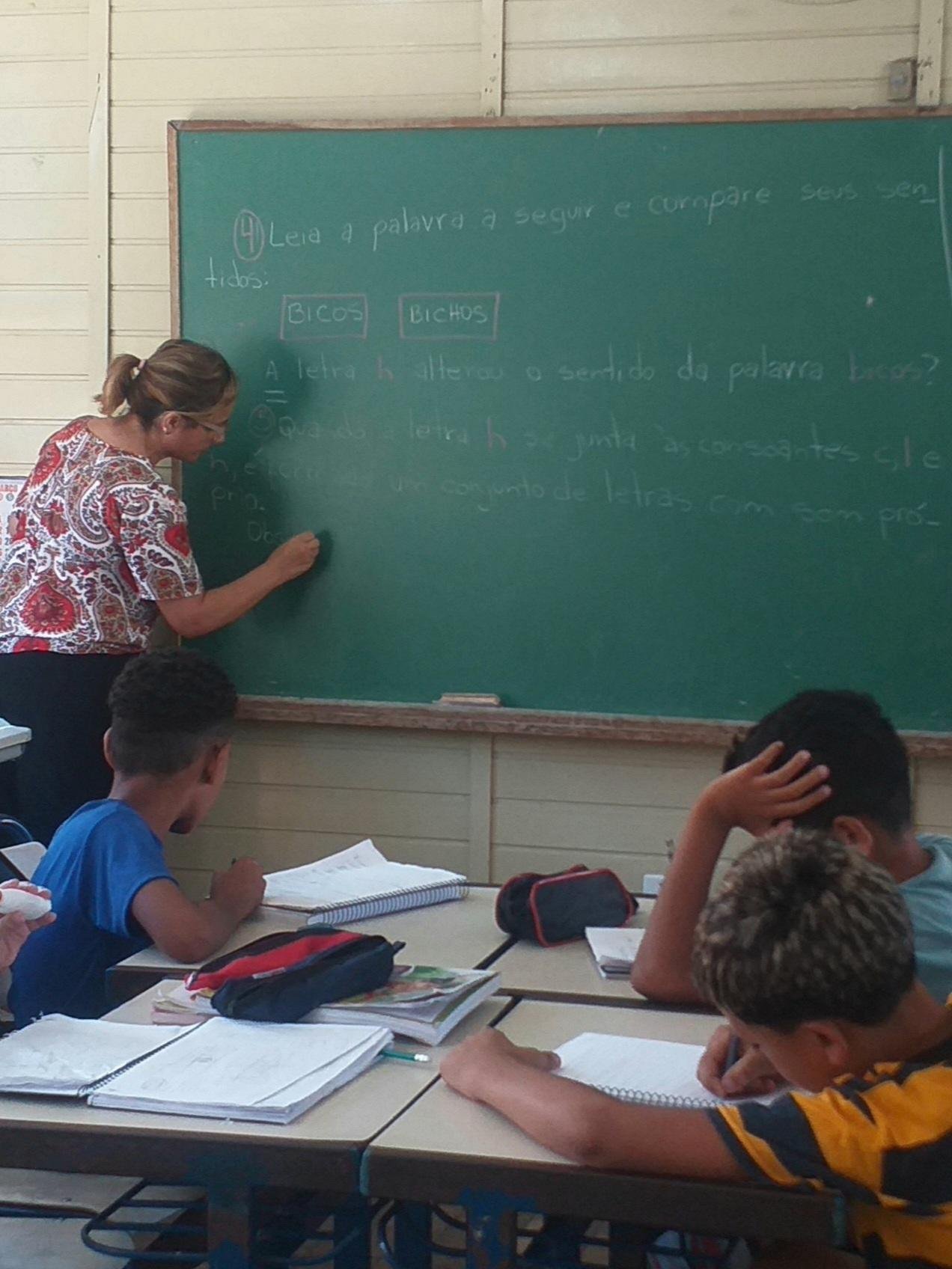 A porcentagem majorit&aacute;ria de docentes mulheres observada na Educa&ccedil;&atilde;o B&aacute;sica n&atilde;o se mant&eacute;m &agrave; medida que avan&ccedil;am as etapas educacionais