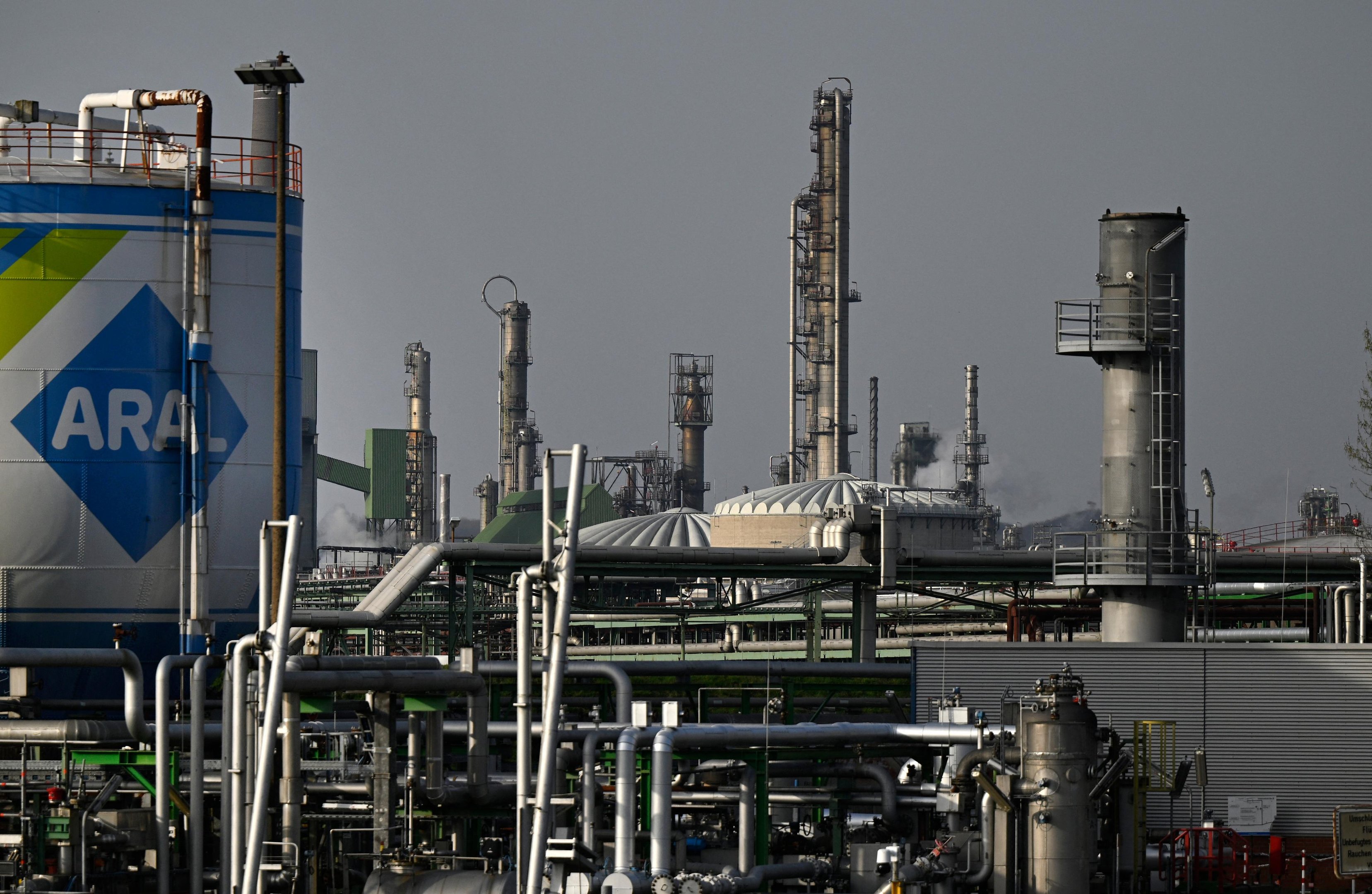 Pre&ccedil;os do petr&oacute;leo atingem n&iacute;vel mais alto desde junho ap&oacute;s rein&iacute;cio de ataques entre EUA e Ir&atilde;