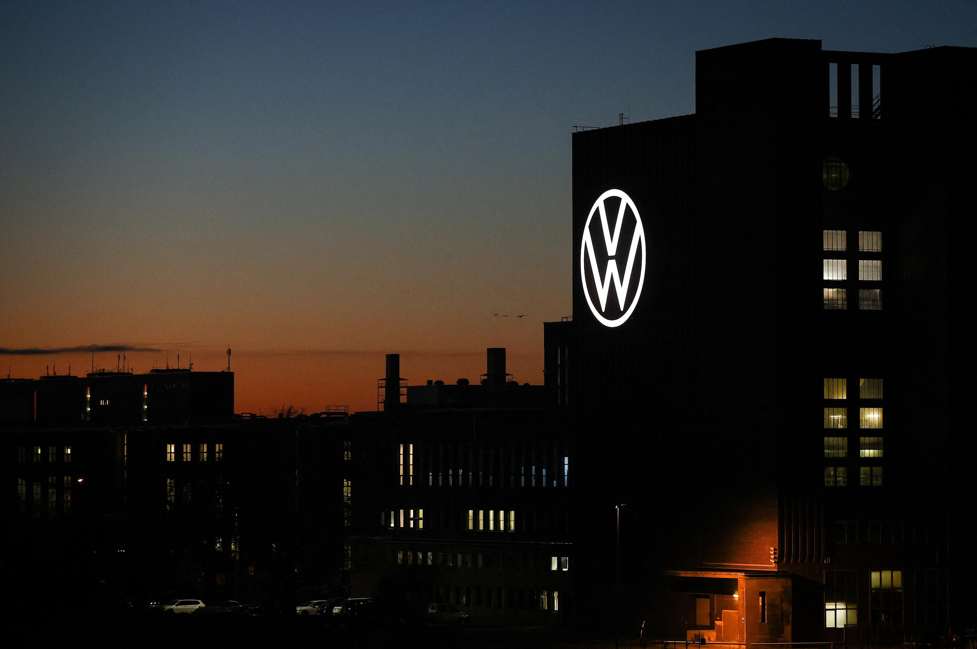 Volkswagen acelera seus cortes ap&oacute;s anunciar que seu lucro l&iacute;quido caiu 44% em 2025