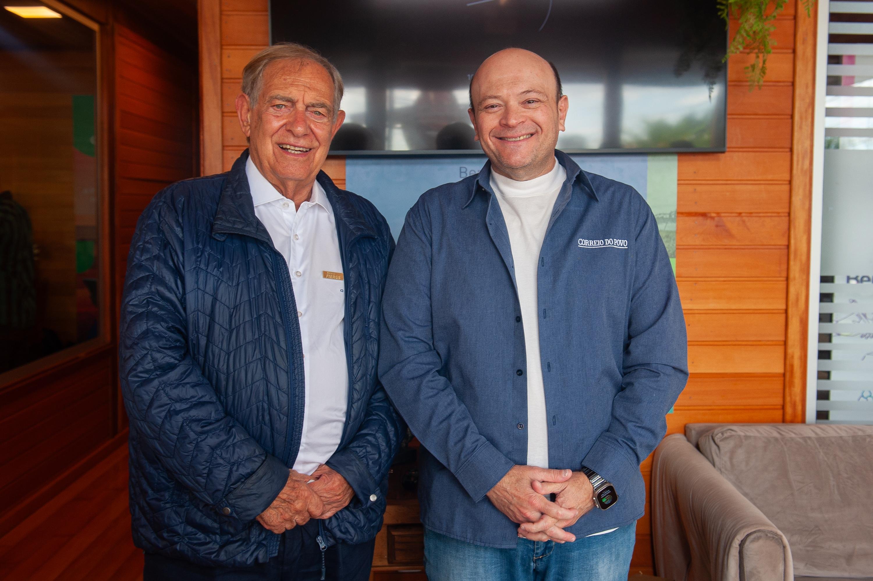 Presidente da Federa&ccedil;&atilde;o das Ind&uacute;strias do Estado do RS (Fiergs) e do Sindicato das Ind&uacute;strias de M&aacute;quinas e Implementos Agr&iacute;colas do RS (Simers), Cl&aacute;udio Bier (esquerda) e o diretor-presidente do Correio do Povo, Marcelo Dantas (direita)