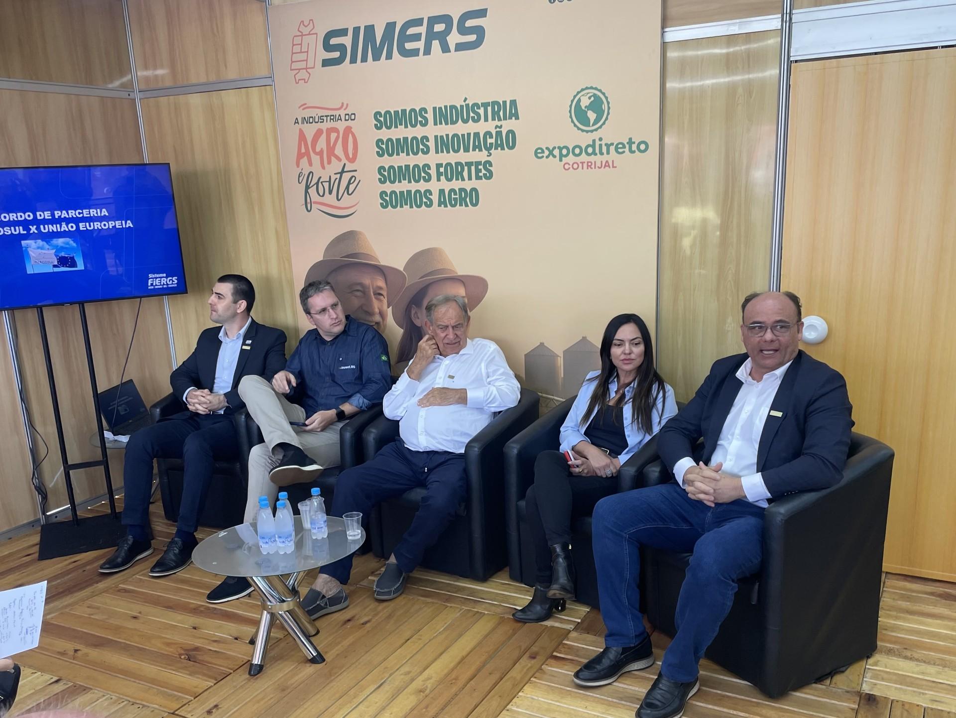 Representantes da Fiergs, Simers e Invest RS discutiram oportunidades para a ind&uacute;stria do RS, especialmente a de m&aacute;quinas agr&iacute;colas