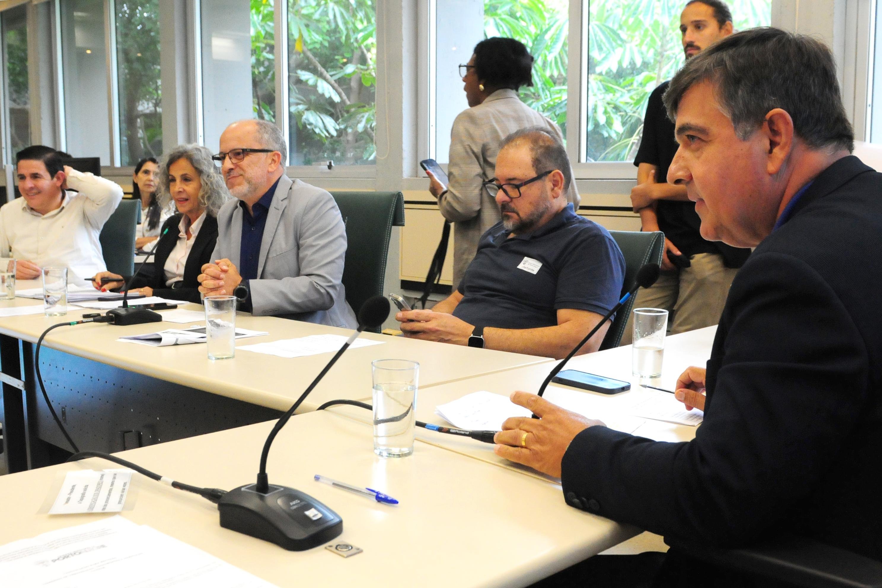 Comiss&atilde;o reuniu parlamentares e representantes do Executivo
