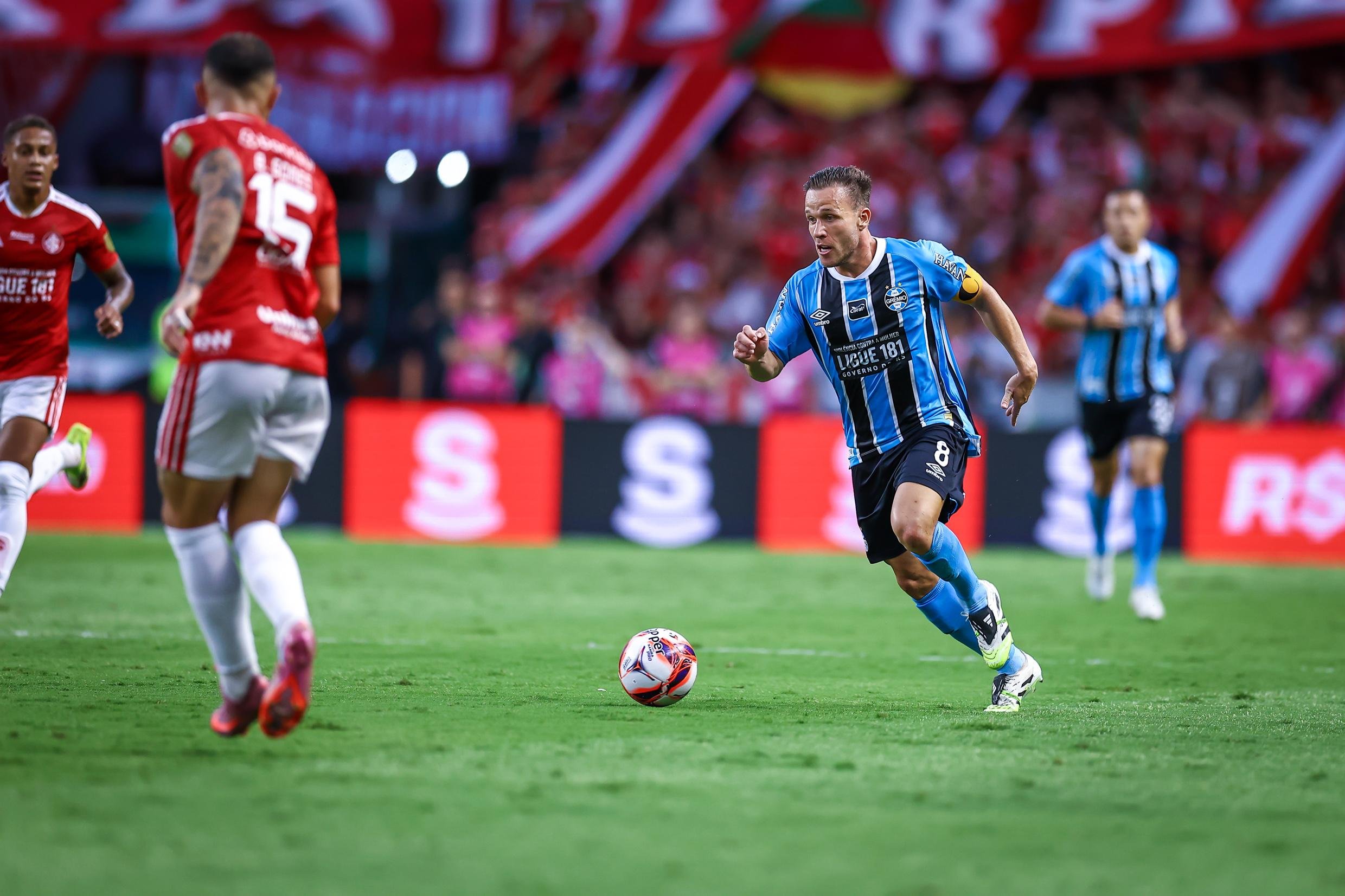 Arthur pode ficar fora contra o Massa Bruta