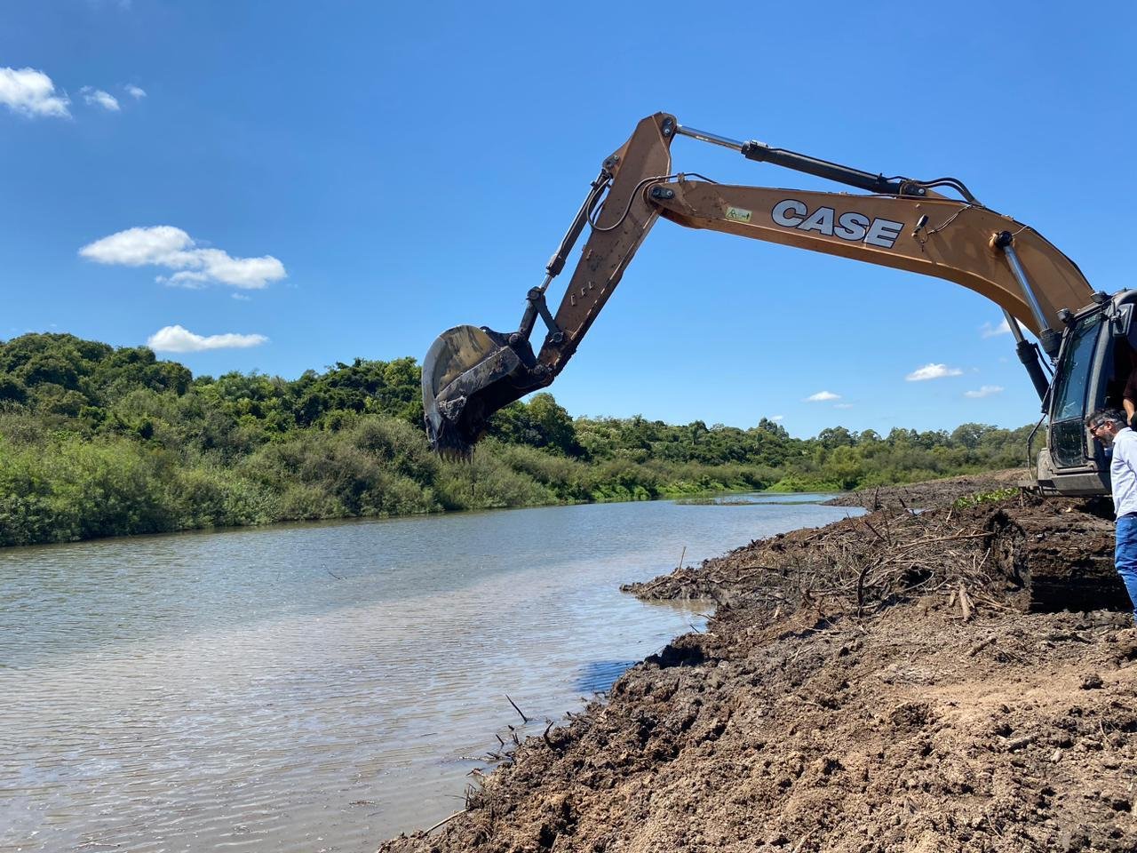 A iniciativa prev&ecirc;  que aproximadamente seis quil&ocirc;metros de rio sejam desassoreados