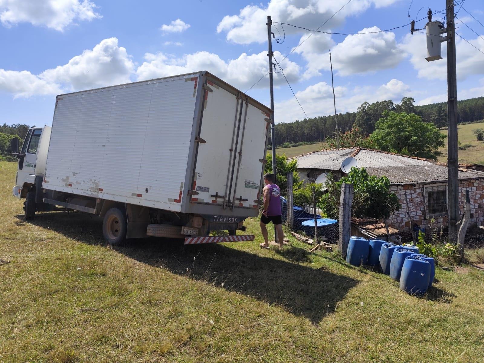 At&eacute; esta ter&ccedil;a-feira foram distribu&iacute;dos cerca de 49 mil litros de &aacute;gua pot&aacute;vel em oito localidades do munic&iacute;pio