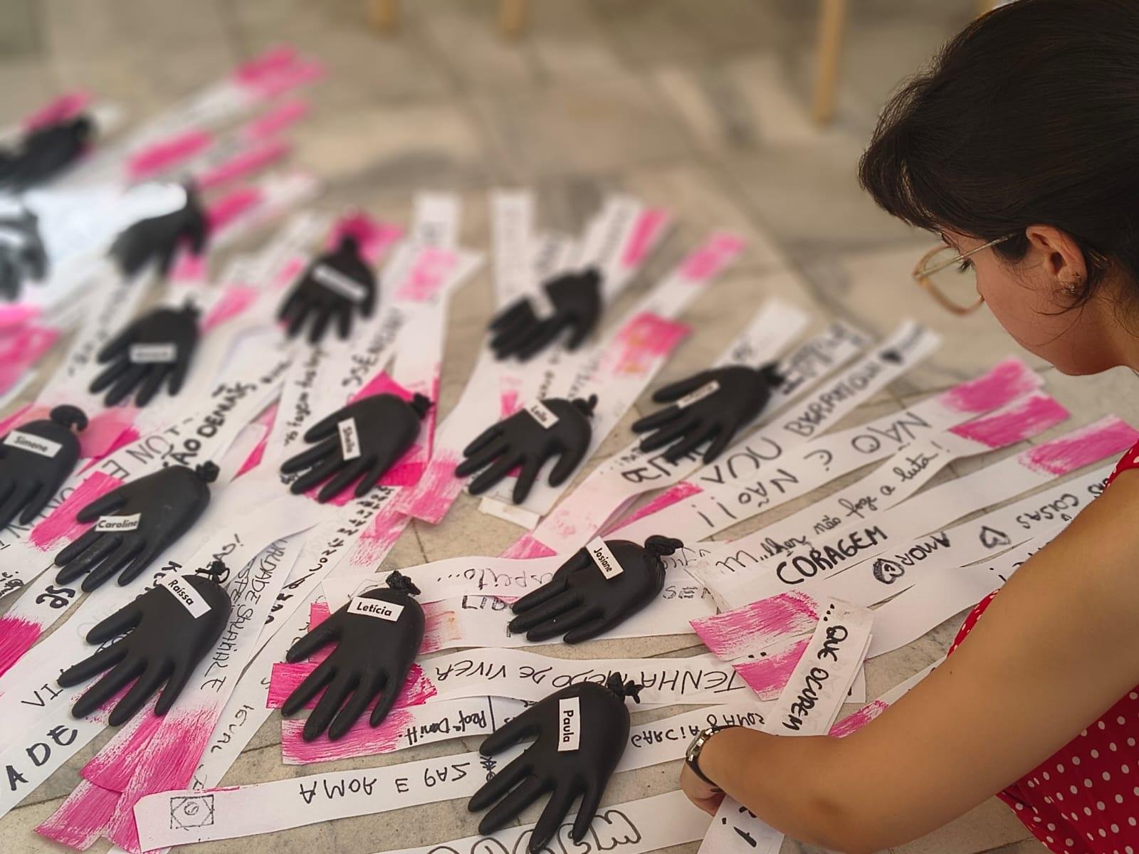 No centro da escadaria da institui&ccedil;&atilde;o, ser&atilde;o instaladas 80 m&atilde;os em gesso, representando as 80 mulheres v&iacute;timas de feminic&iacute;dio registradas no Estado em 2025