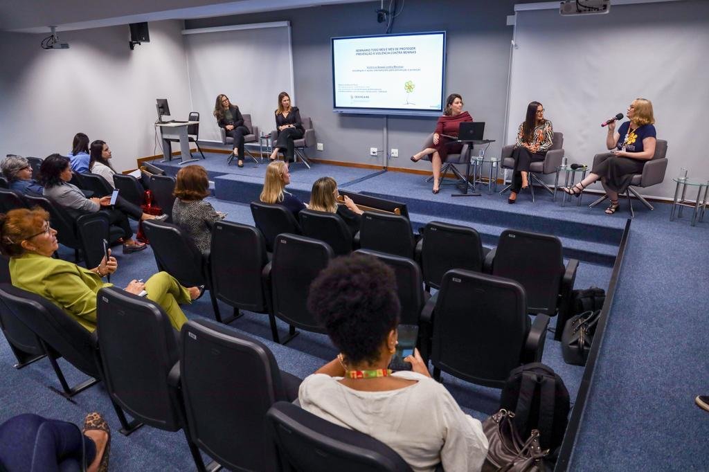 No encontro foram apresentando dados da realidade no RS, que registrou 4.435 casos de viol&ecirc;ncia sexual contra crian&ccedil;as e adolescentes em 2024