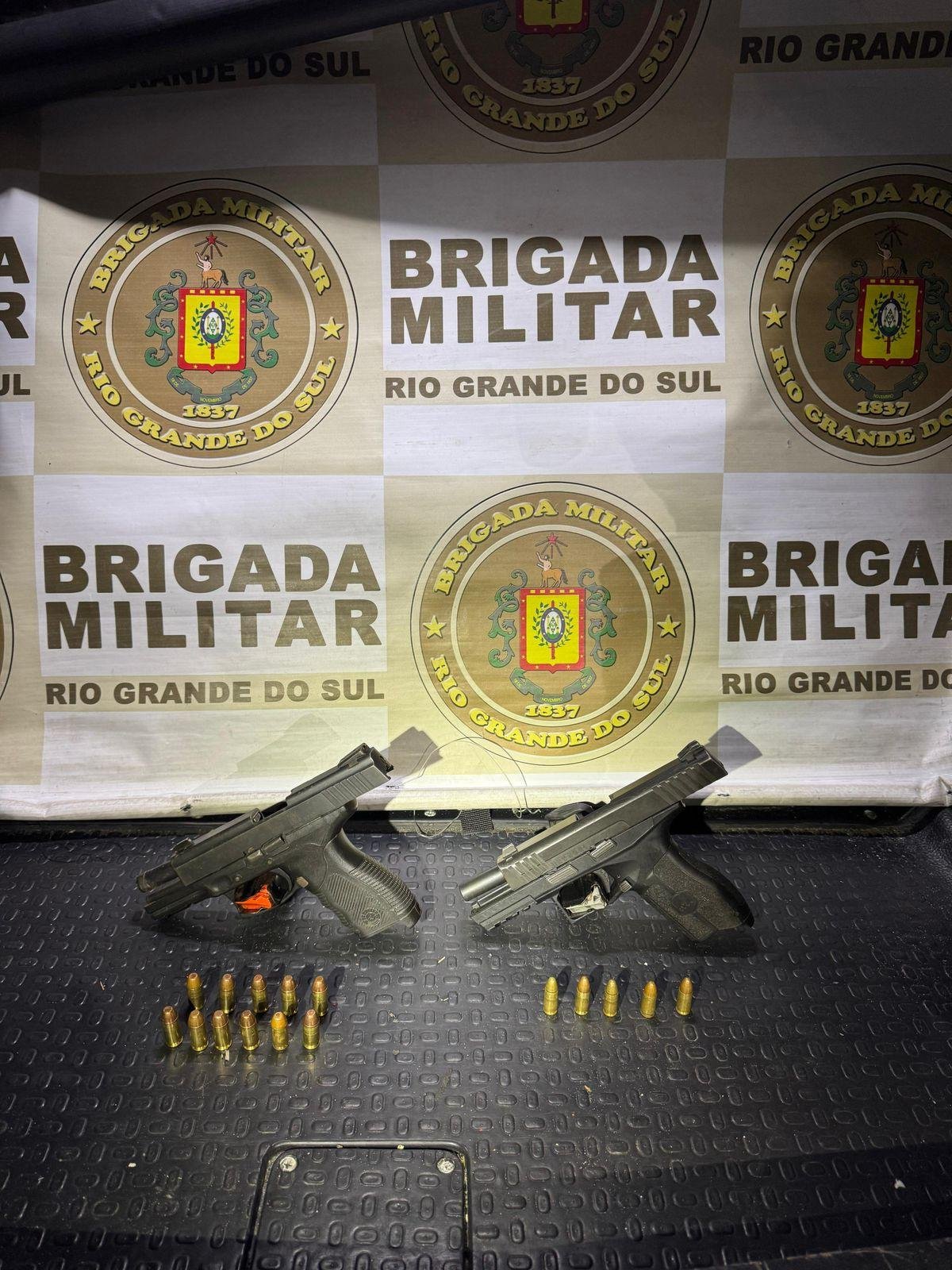 Armas foram apreendidas com criminosos em Viam&atilde;o