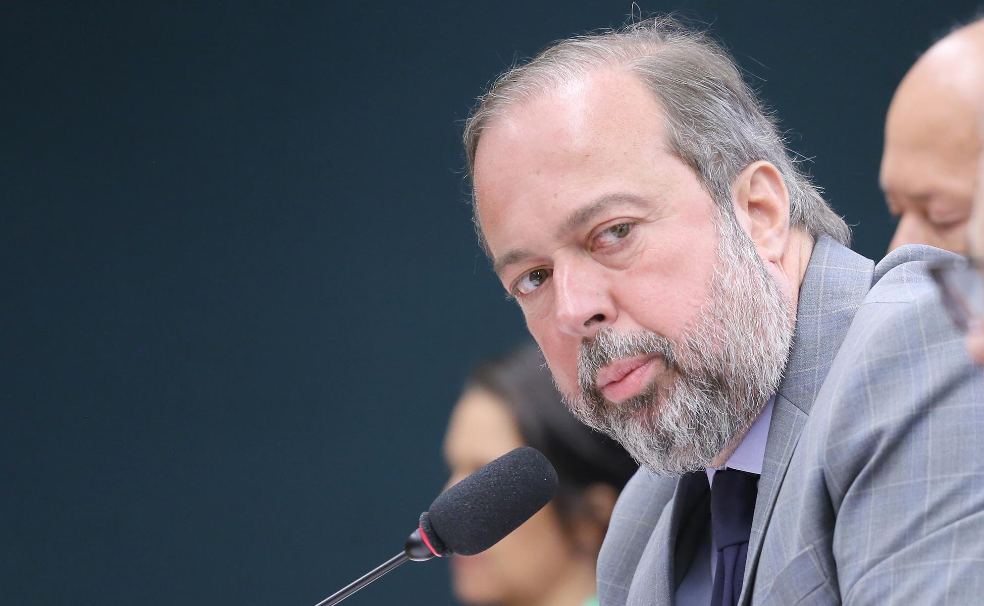 Ministro se pronuncia sobre altas em combust&iacute;veis