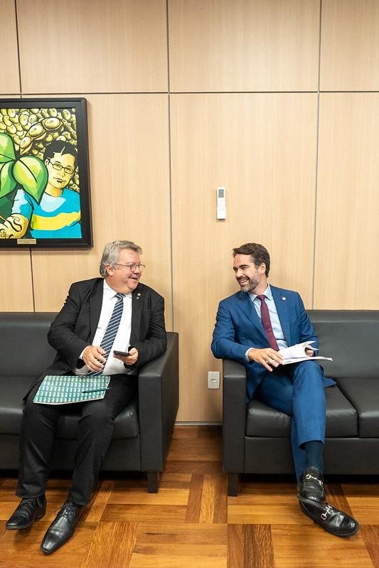 Domingos Velho e Eduardo Leite sa&iacute;ram otimistas do encontro