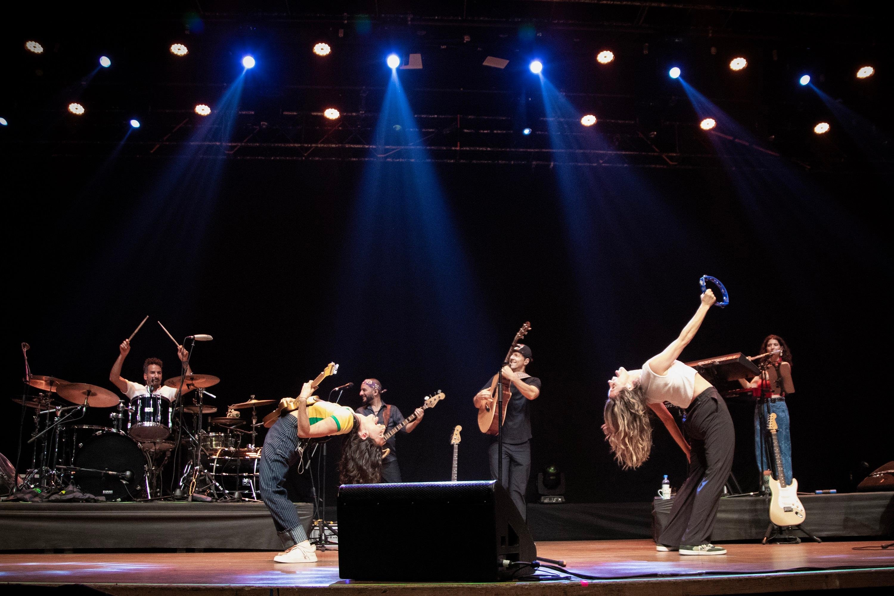 Jason Mraz contou com uma competente banda formada em sua maioria por mulheres, com direitos a coreografias muito divertidas
