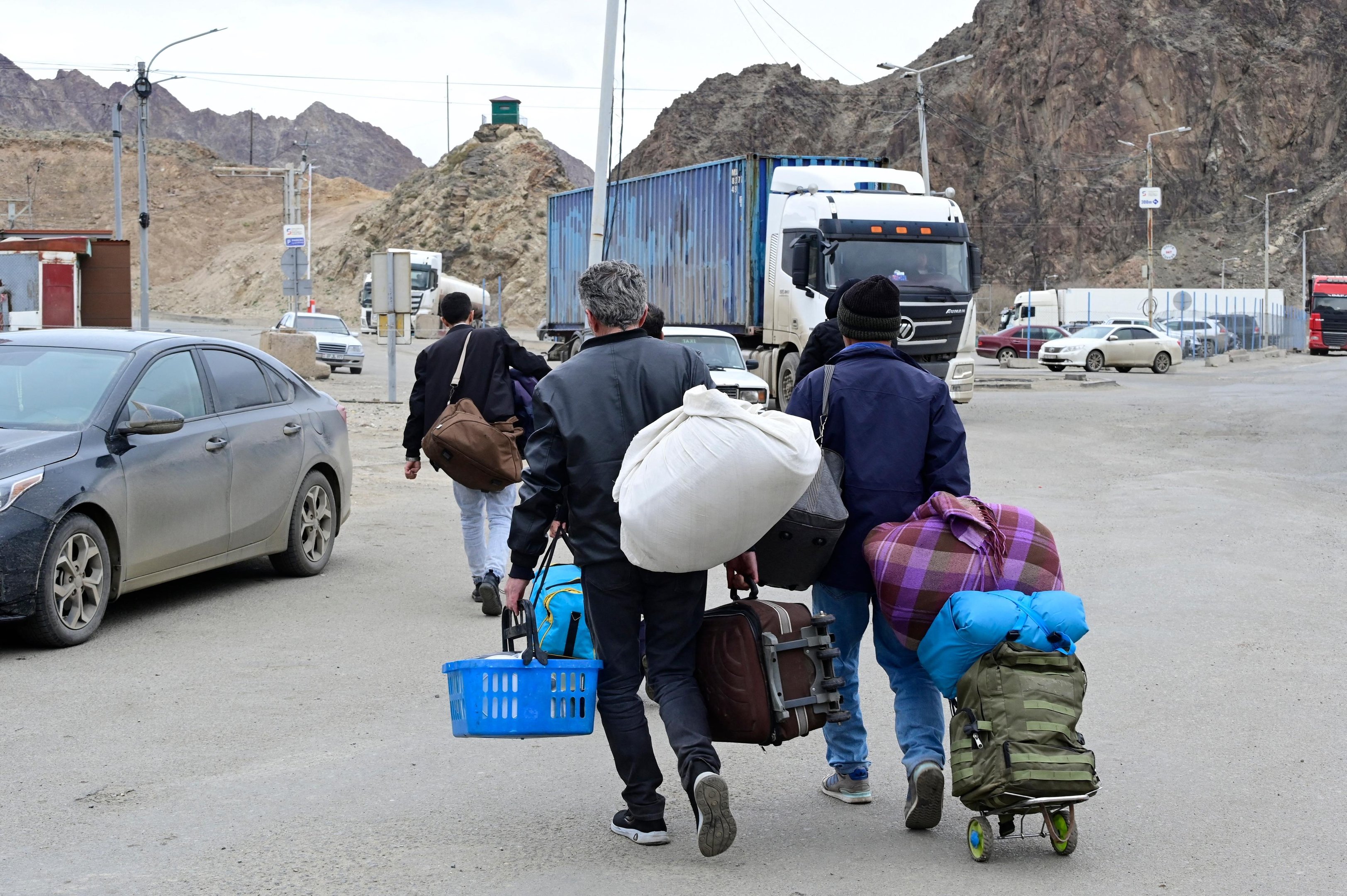 Entre 600 mil e um milh&atilde;o de fam&iacute;lias iranianas est&atilde;o deslocados temporariamente dentro do pa&iacute;s por causa do conflito em curso