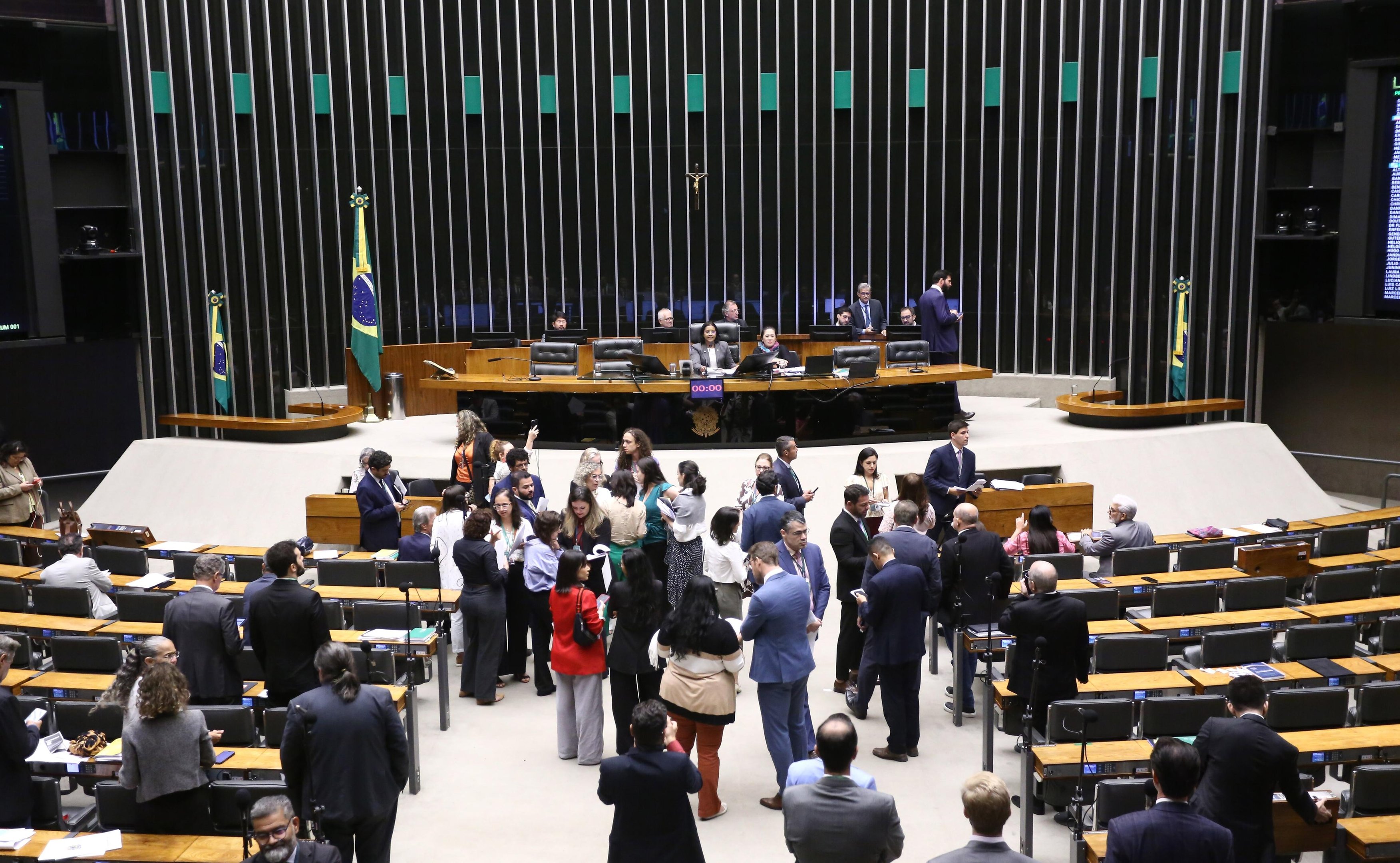 Texto permite que mulheres maiores de 18 anos (e adolescentes de 16 a 18 anos com autoriza&ccedil;&atilde;o legal) comprem spray de pimenta para repelir agress&otilde;es injustas e iminentes