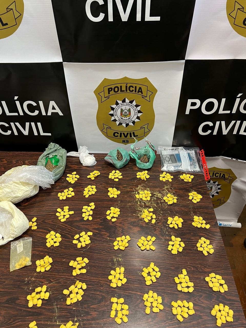 Opera&ccedil;&atilde;o Calibre Zero teve como objetivo de desarticular um grupo investigado por tr&aacute;fico de drogas e liga&ccedil;&atilde;o com o com&eacute;rcio ilegal de armas de fogo