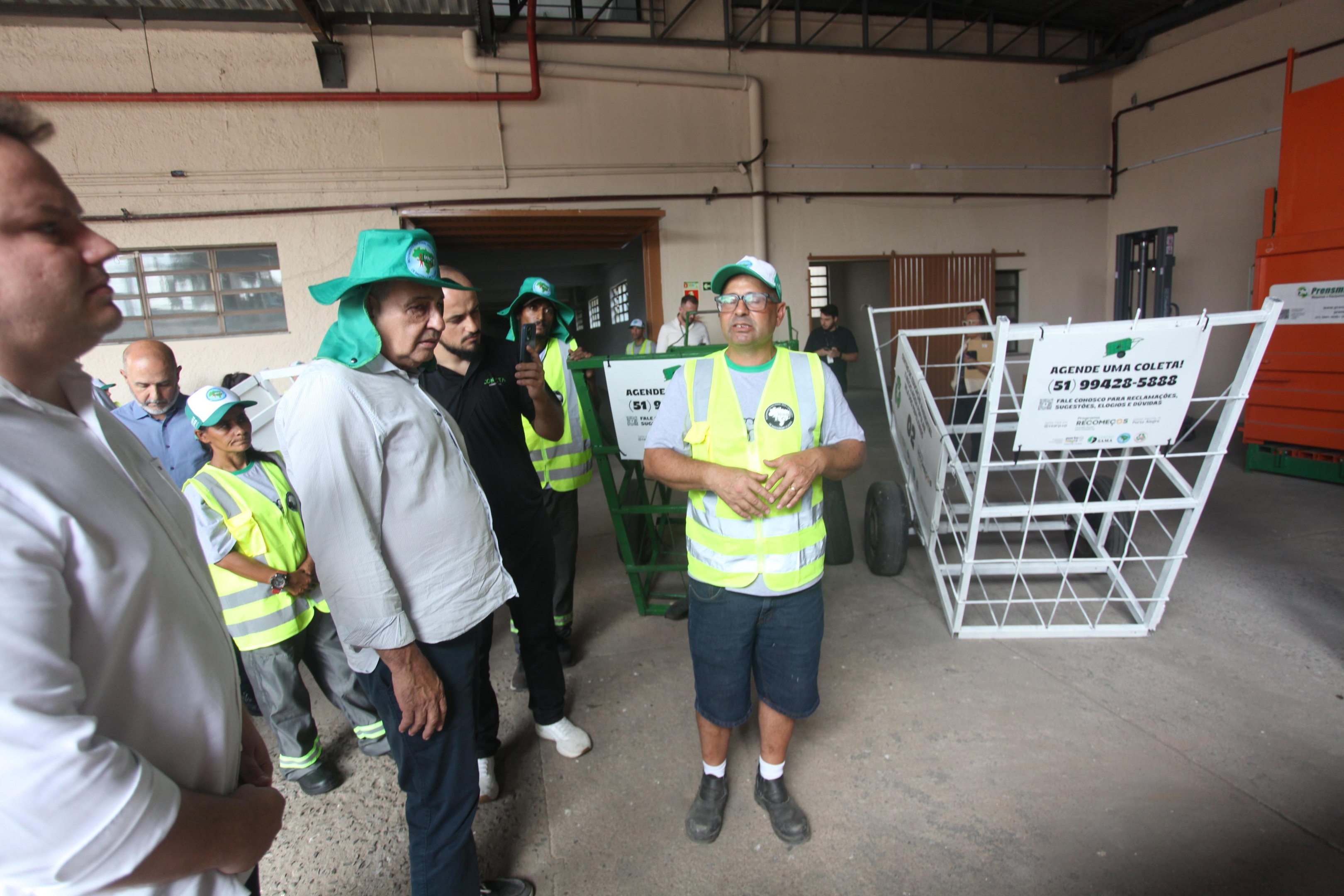 Prefeito Sebasti&atilde;o Melo vistoriou a unidade que beneficiar&aacute; at&eacute; 120 trabalhadores que atuam com reciclagem