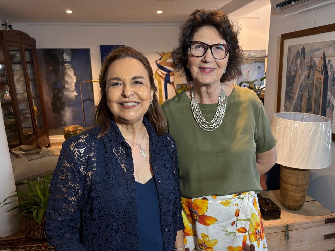 Vera Bernardes, presidente da Liga Feminina de Combate ao C&acirc;ncer, com a vice-presidente Nelma Wagner Gallo, no primeiro evento da Liga em  2026