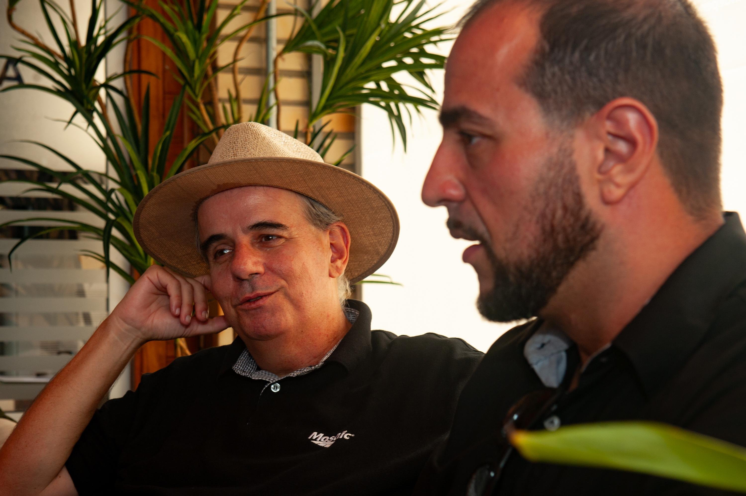 Gabriel Gimeno (&agrave; dir) e Eduardo Monteiro, em visita ao Correio do Povo na Expodireto