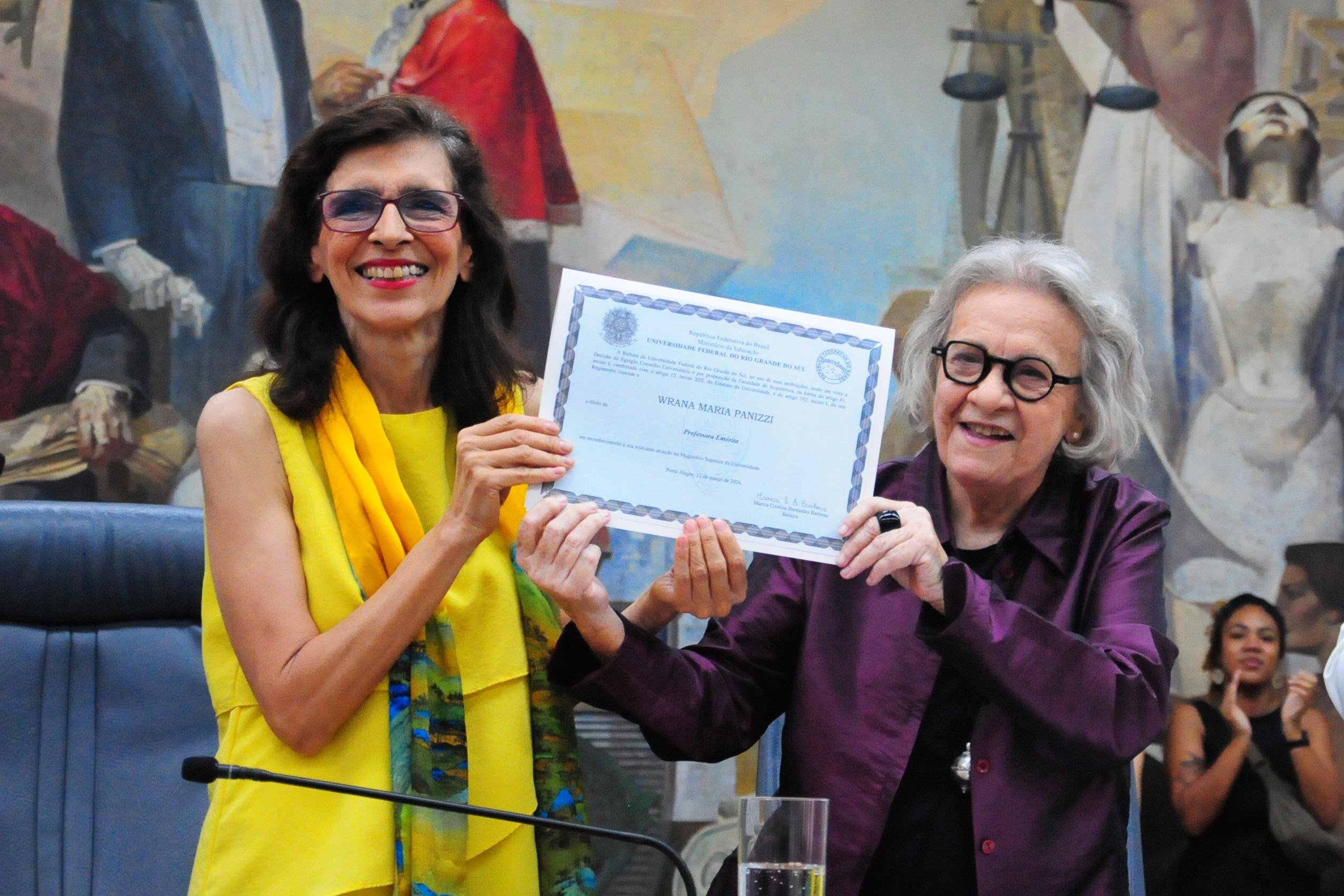 Em mesa com dirigentes mulheres, reitora M&aacute;rcia homenageou Wrana