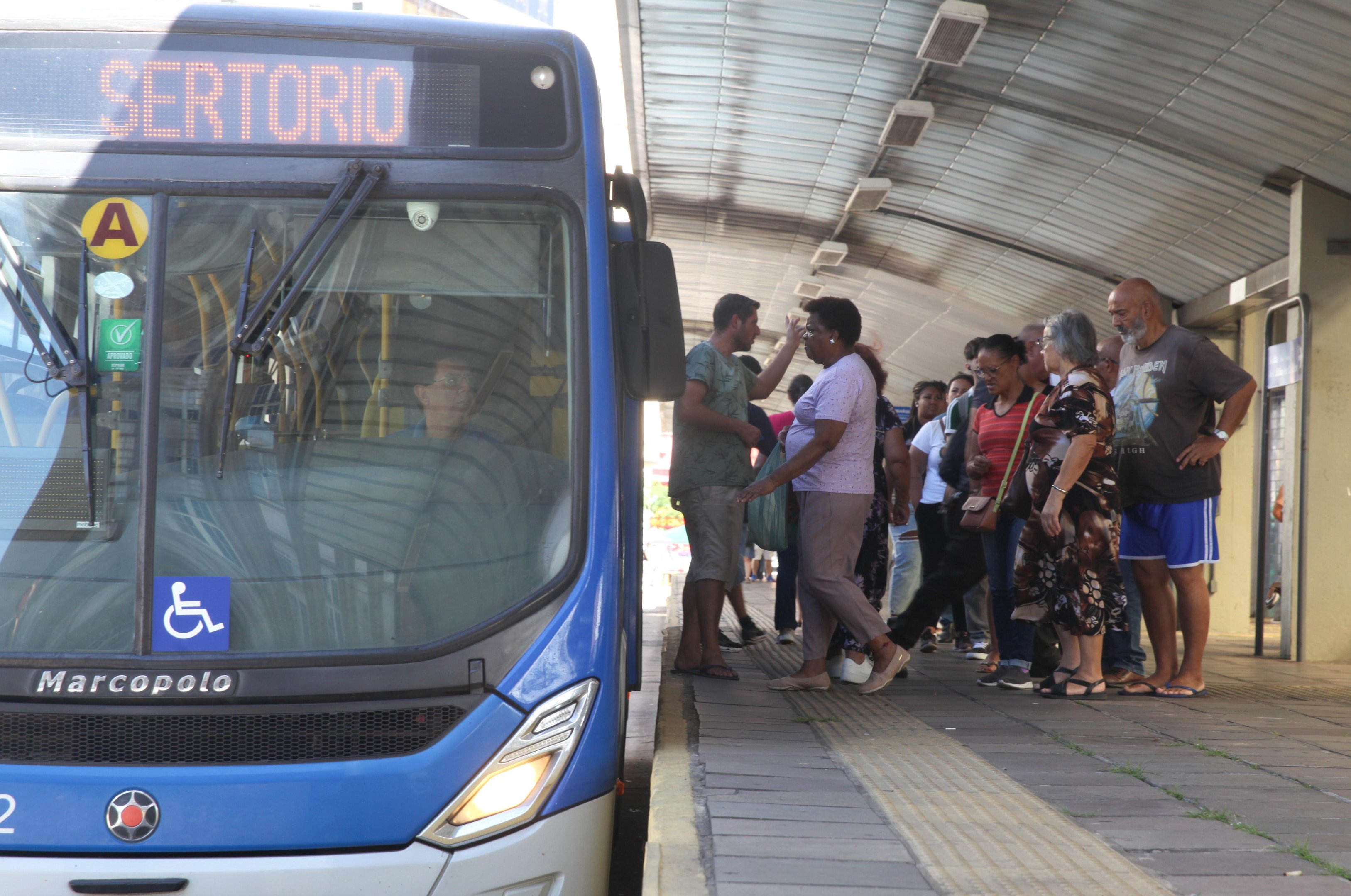 Porto Alegre registrou 20 ocorr&ecirc;ncias de assaltos a &ocirc;nibus no primeiro semestre de 2026