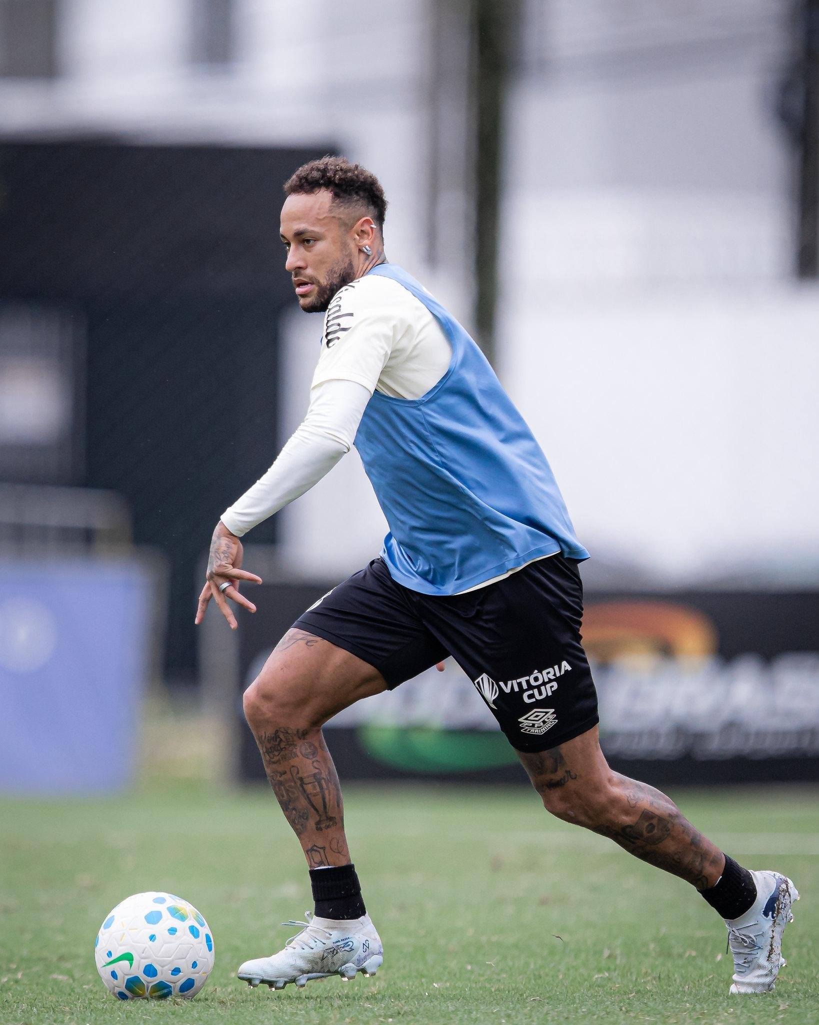 Neymar volta ao Santos neste domingo
