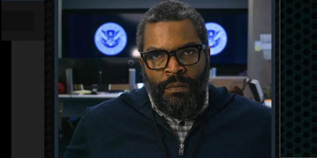 A nova vers&atilde;o de &ldquo;A Guerra dos Mundos&rdquo; mostra o rapper e ator Ice Cube como um t&eacute;cnico de seguran&ccedil;a que se v&ecirc; em meio a uma grande conspira&ccedil;&atilde;o