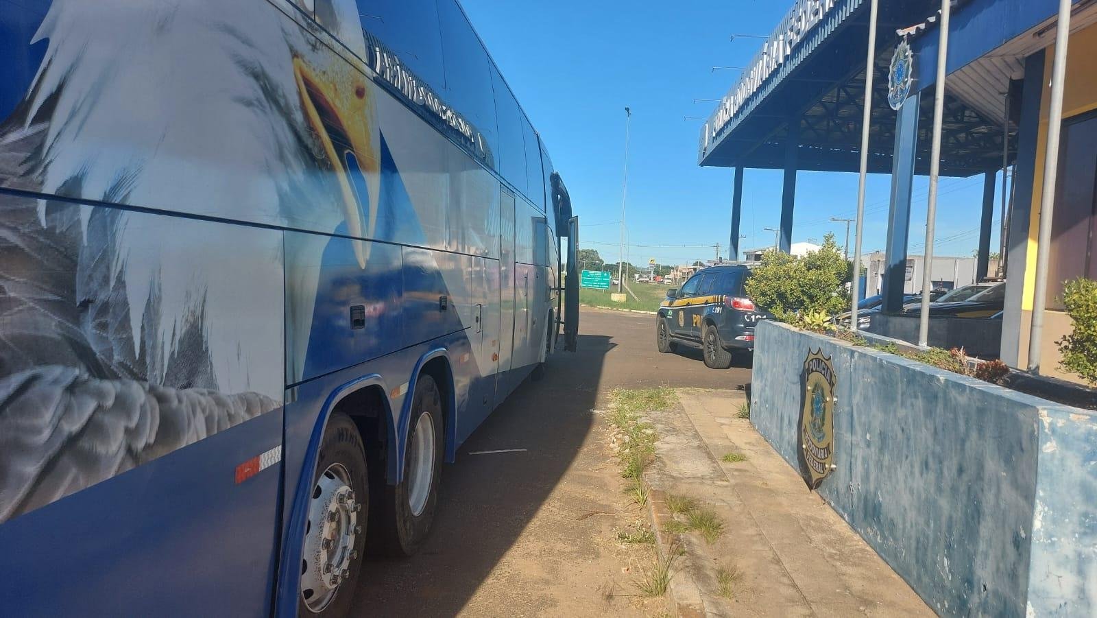 Motorista do &ocirc;nibus onde estava a carga de vinho apreendido ir&aacute; responder por descaminho