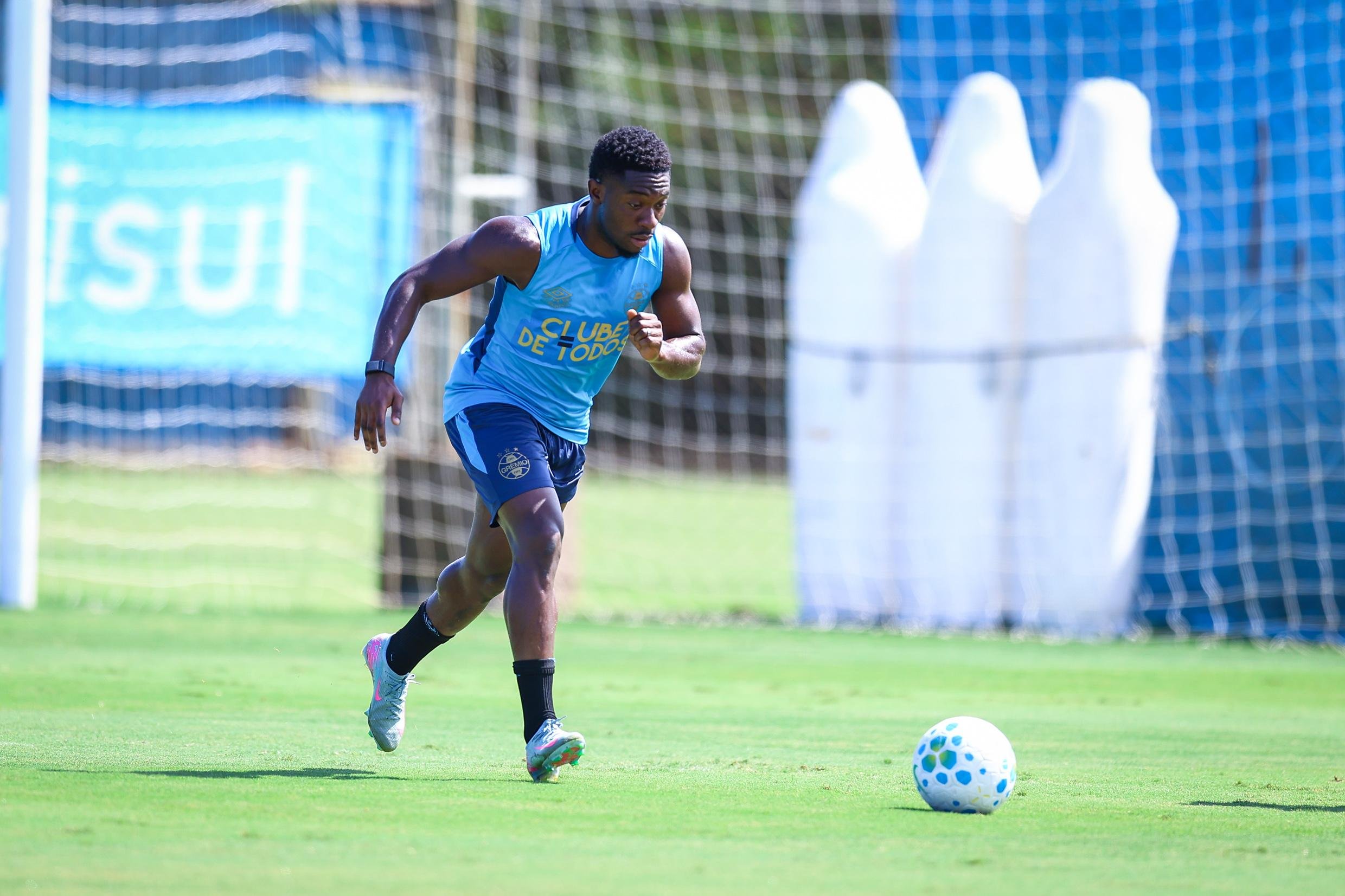 Amuzu vai voltar ao time em Chapec&oacute;