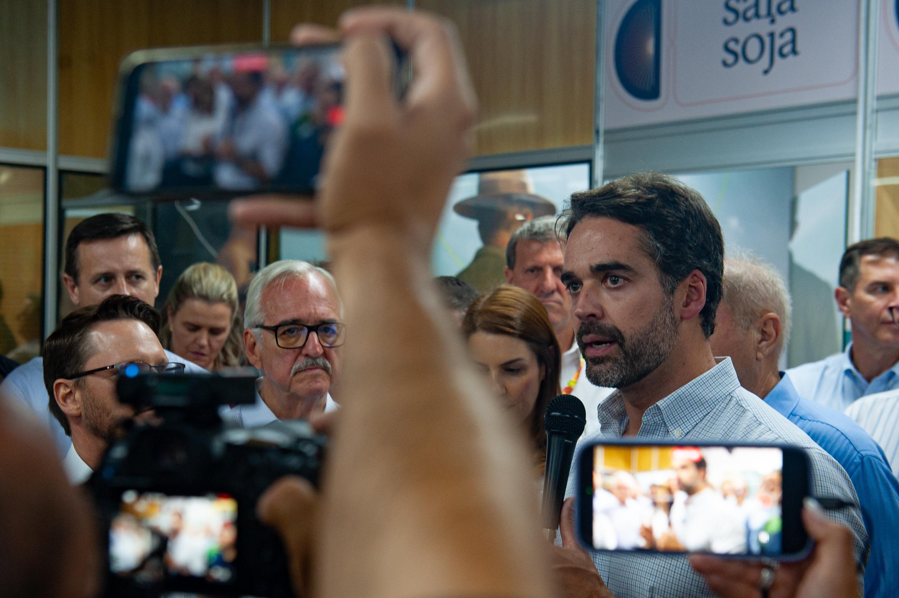 Leite, que lan&ccedil;ou pr&eacute;-candidatura, segue no p&aacute;reo