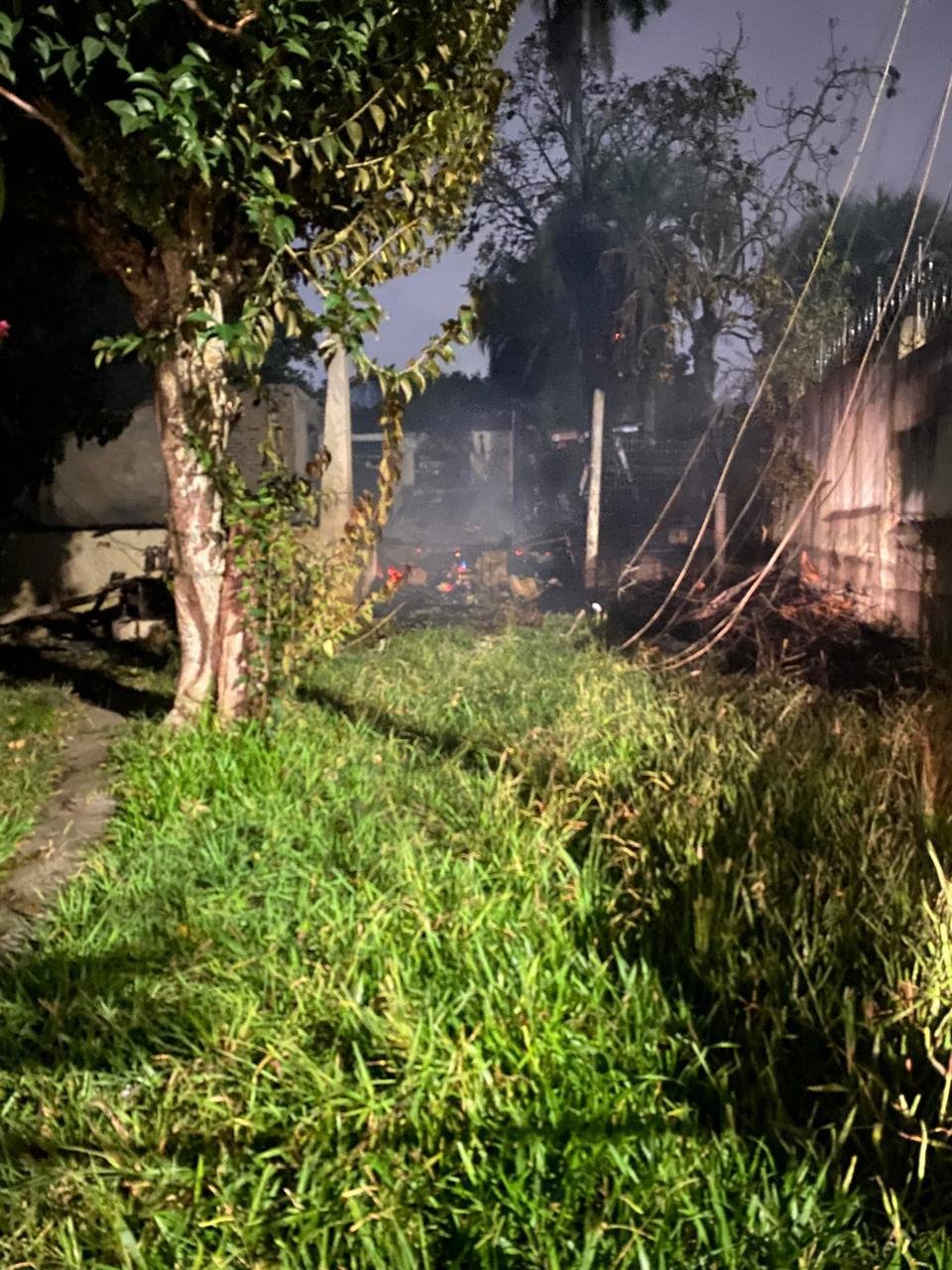 Homem morreu dentro de casa ap&oacute;s inc&ecirc;ndio em Viam&atilde;o