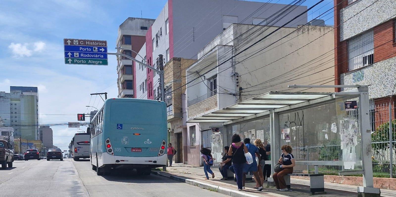Os &ocirc;nibus  seguem circulando  normalmente, pelo menos at&eacute; esta ter&ccedil;a-feira, segundo proje&ccedil;&atilde;o do Cons&oacute;rcio do Transporte Coletivo de Pelotas