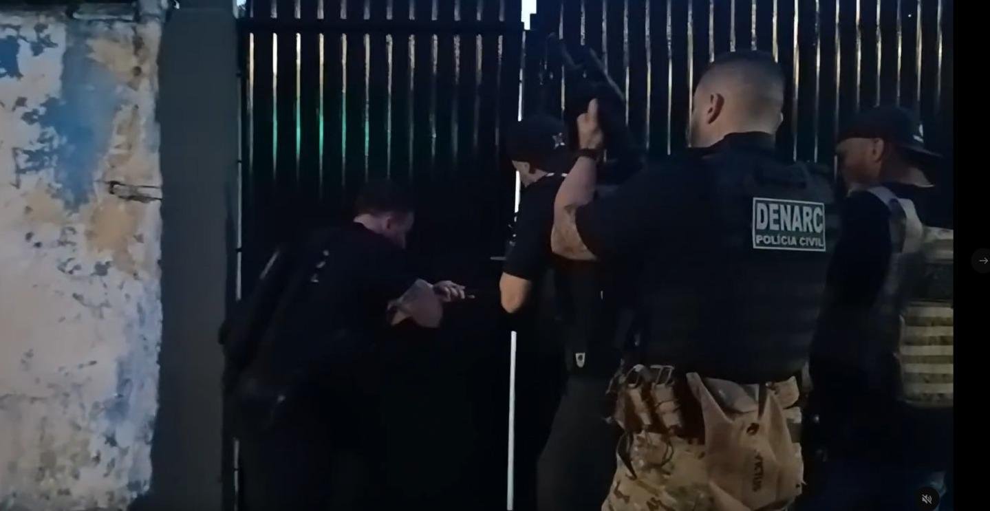 Denarc faz opera&ccedil;&atilde;o contra tr&aacute;fico de armas e drogas em Porto Alegre