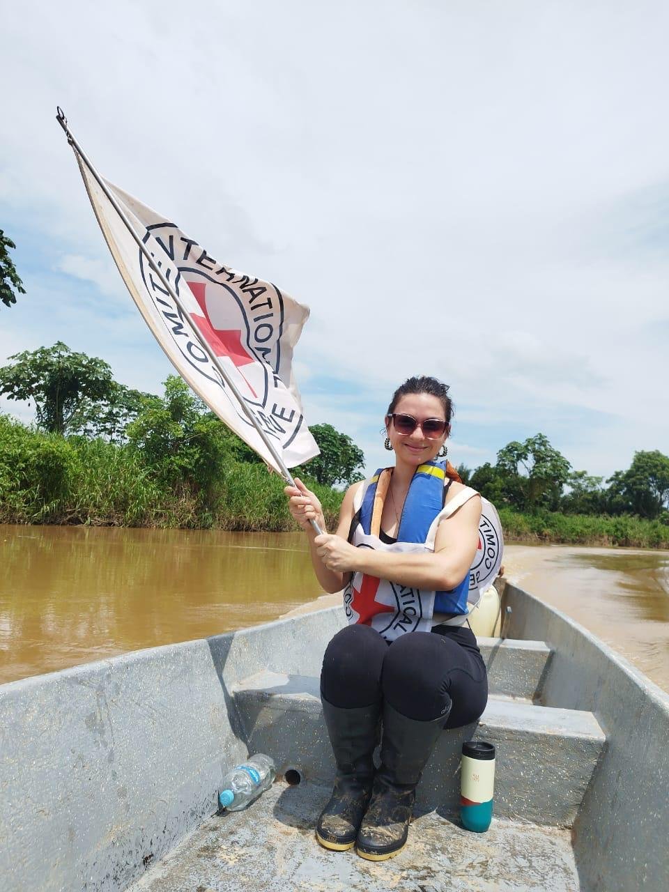 Let&iacute;cia Zenevich relata no livro Notas de Rishikesh a travessia entre zonas de guerra, trauma e reconex&atilde;o com o corpo