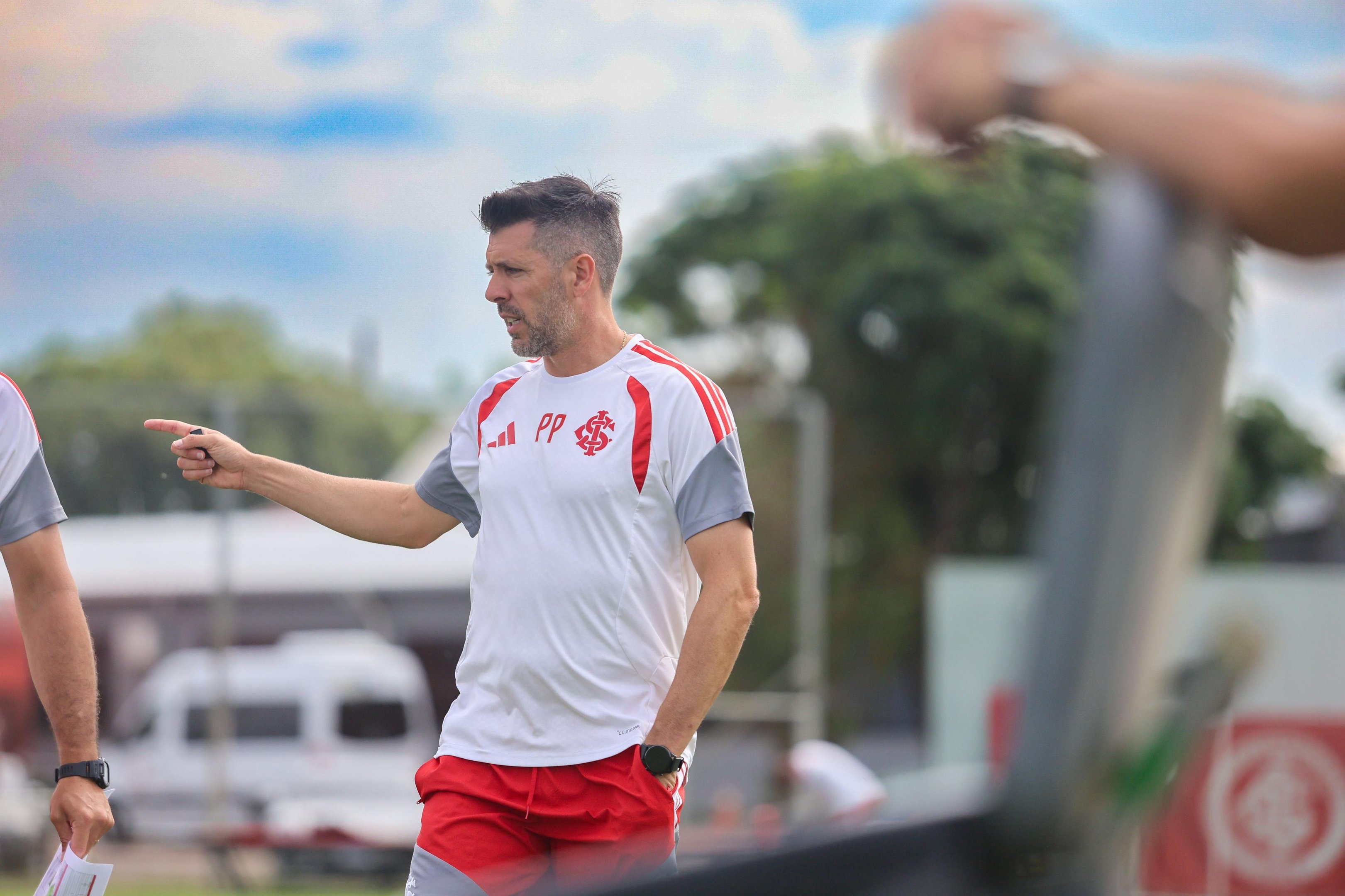 Paulo Pezzolano conta com a confian&ccedil;a dos dirigentes, mas precisa comandar uma rea&ccedil;&atilde;o do Inter no Brasileir&atilde;o