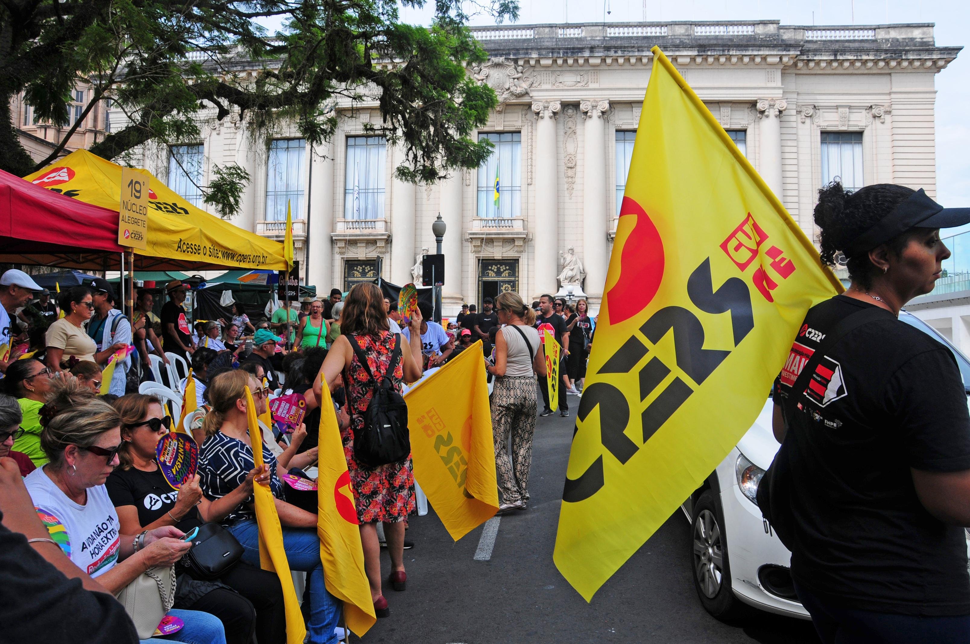 Manifesta&ccedil;&atilde;o foi realizada ontem, na frente do Pal&aacute;cio Piratini