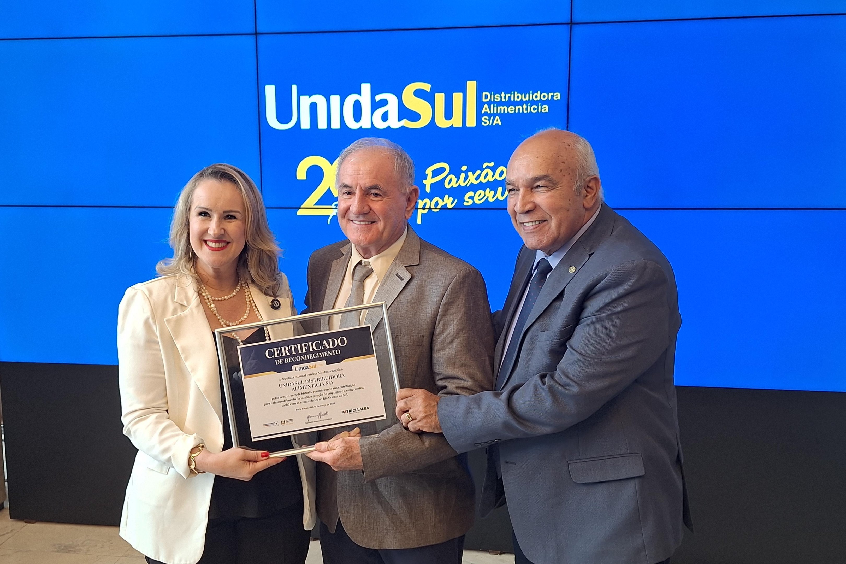 Distin&ccedil;&atilde;o foi entregue ao presidente do Conselho Consultivo do grupo, o empres&aacute;rio Augusto De Cesaro
