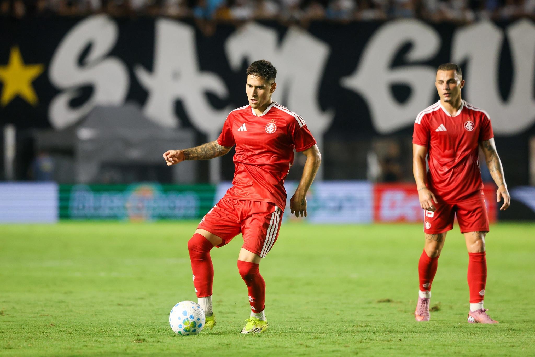 Villagra pediu a substitui&ccedil;&atilde;o no final do jogo na Vila Belmiro