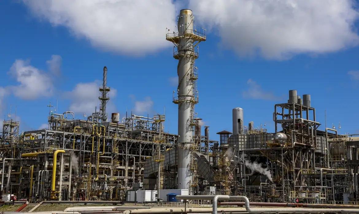 Governo federal deve elevar de R$ 1 bilh&atilde;o para R$ 3,1 bilh&otilde;es o or&ccedil;amento destinado ao Regime Especial da Ind&uacute;stria Qu&iacute;mica (Reiq) para este ano