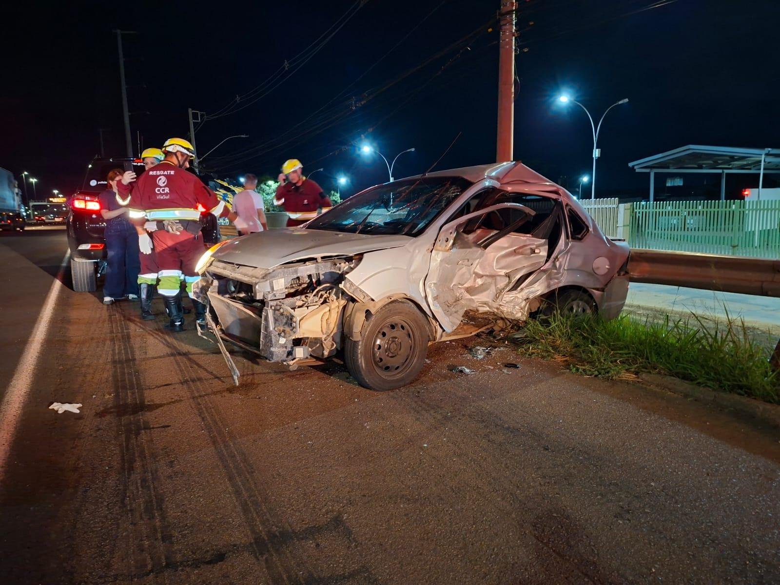 Ford Fiesta da v&iacute;tima ficou com a lateral destru&iacute;da