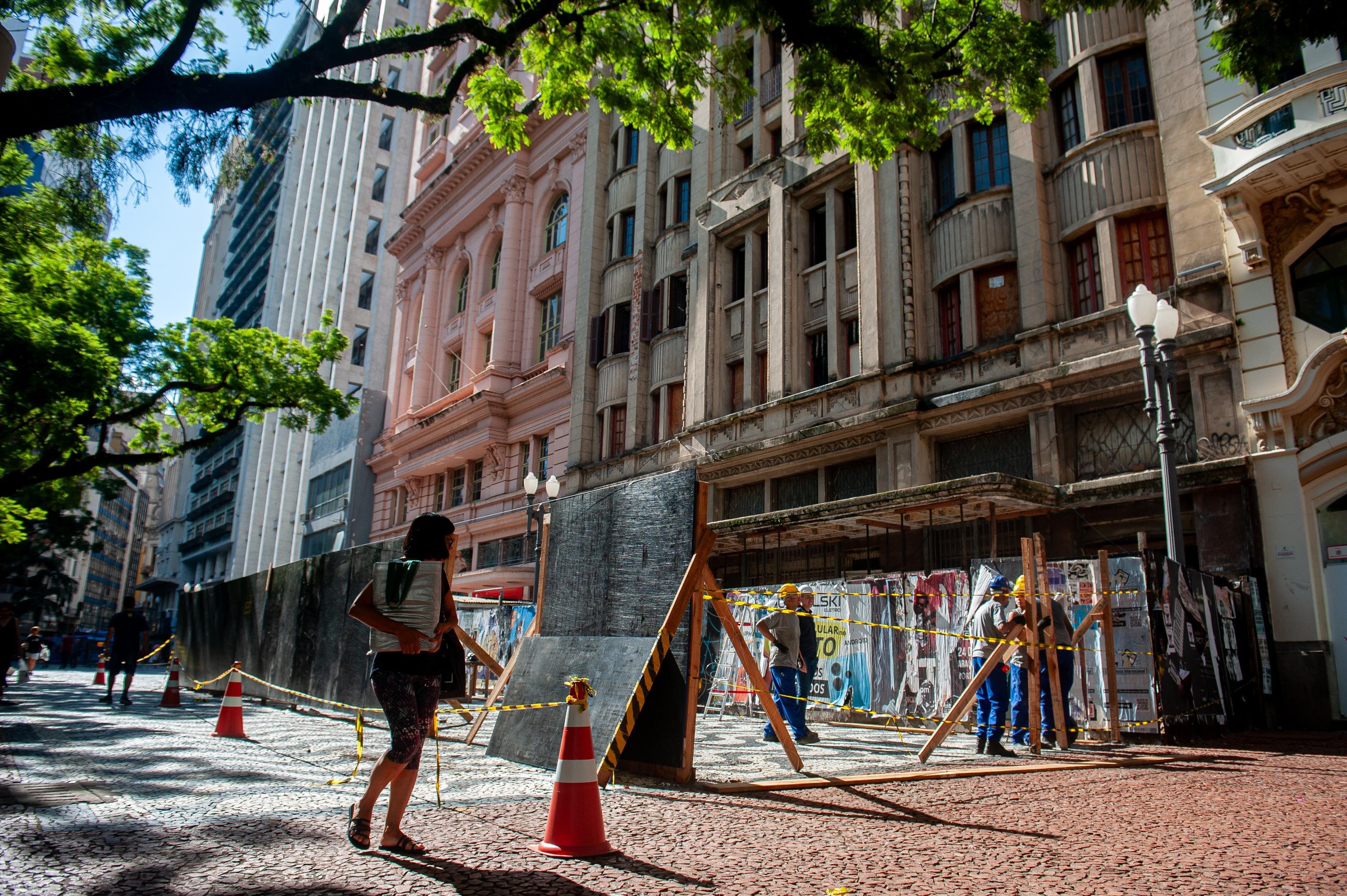 Come&ccedil;am as obras no pr&eacute;dio do antigo Cinema Imperial para abrigar um Centro de Cultura da Caixa Econ&ocirc;mica Federal