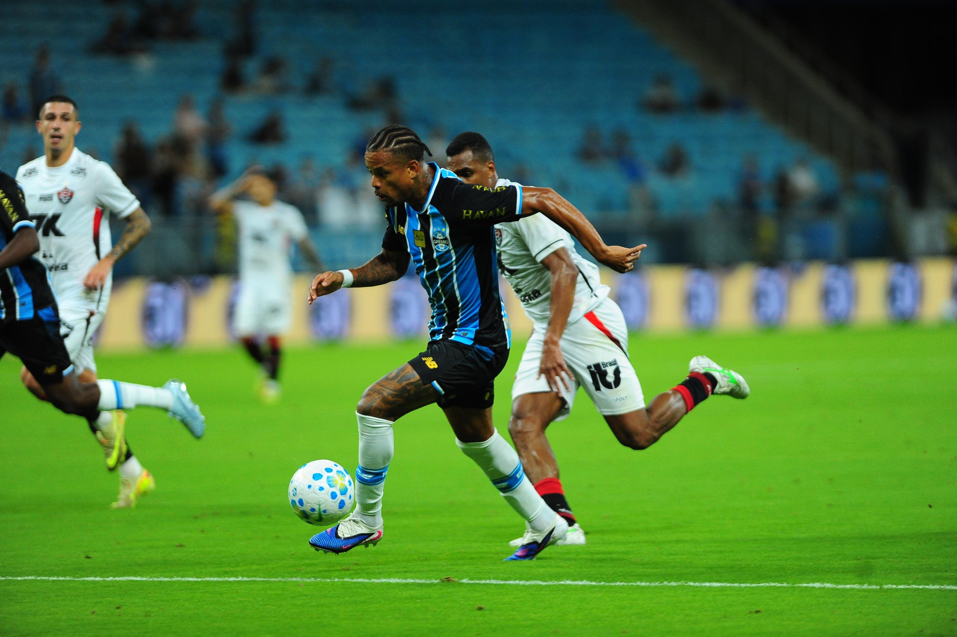 Caio Paulista assume a condi&ccedil;&atilde;o de titular com a les&atilde;o de Marlon