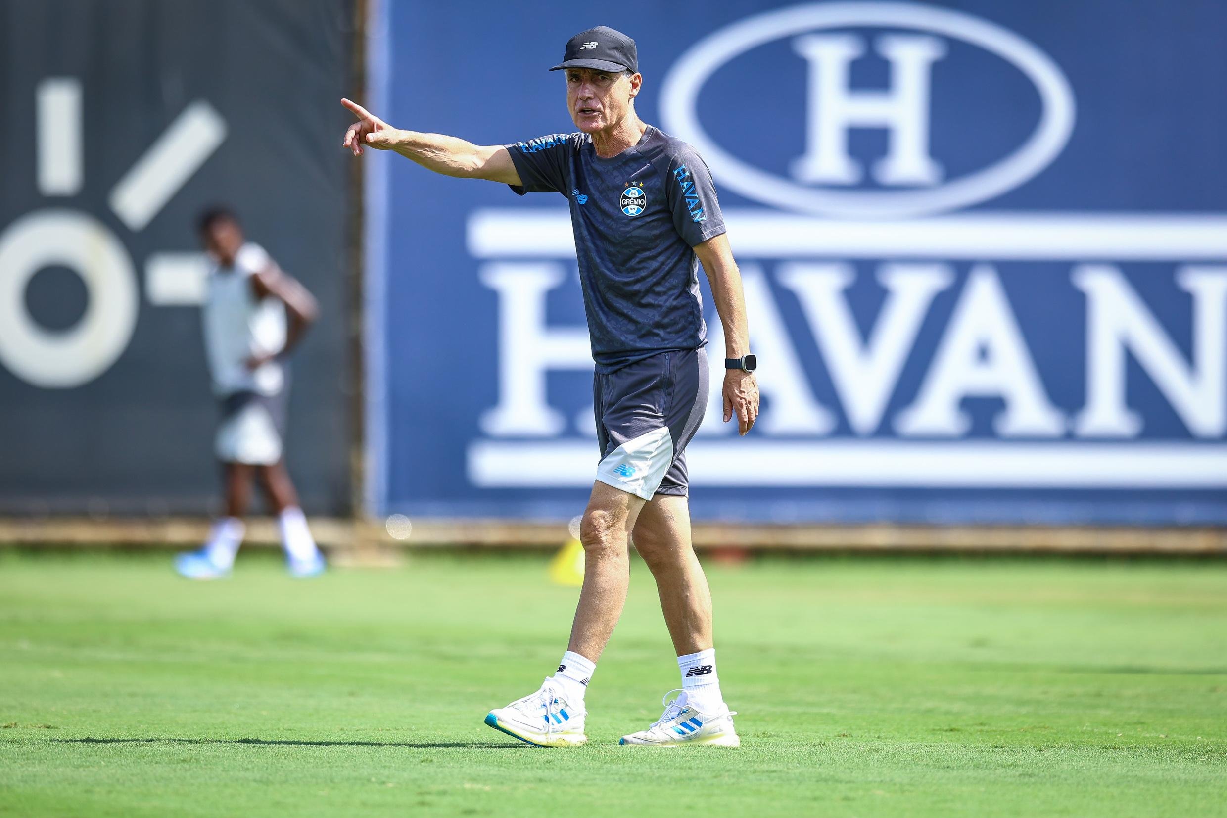 Lu&iacute;s Castro poder&aacute; ter o retorno de Arthur ao time titular no Rio de Janeiro