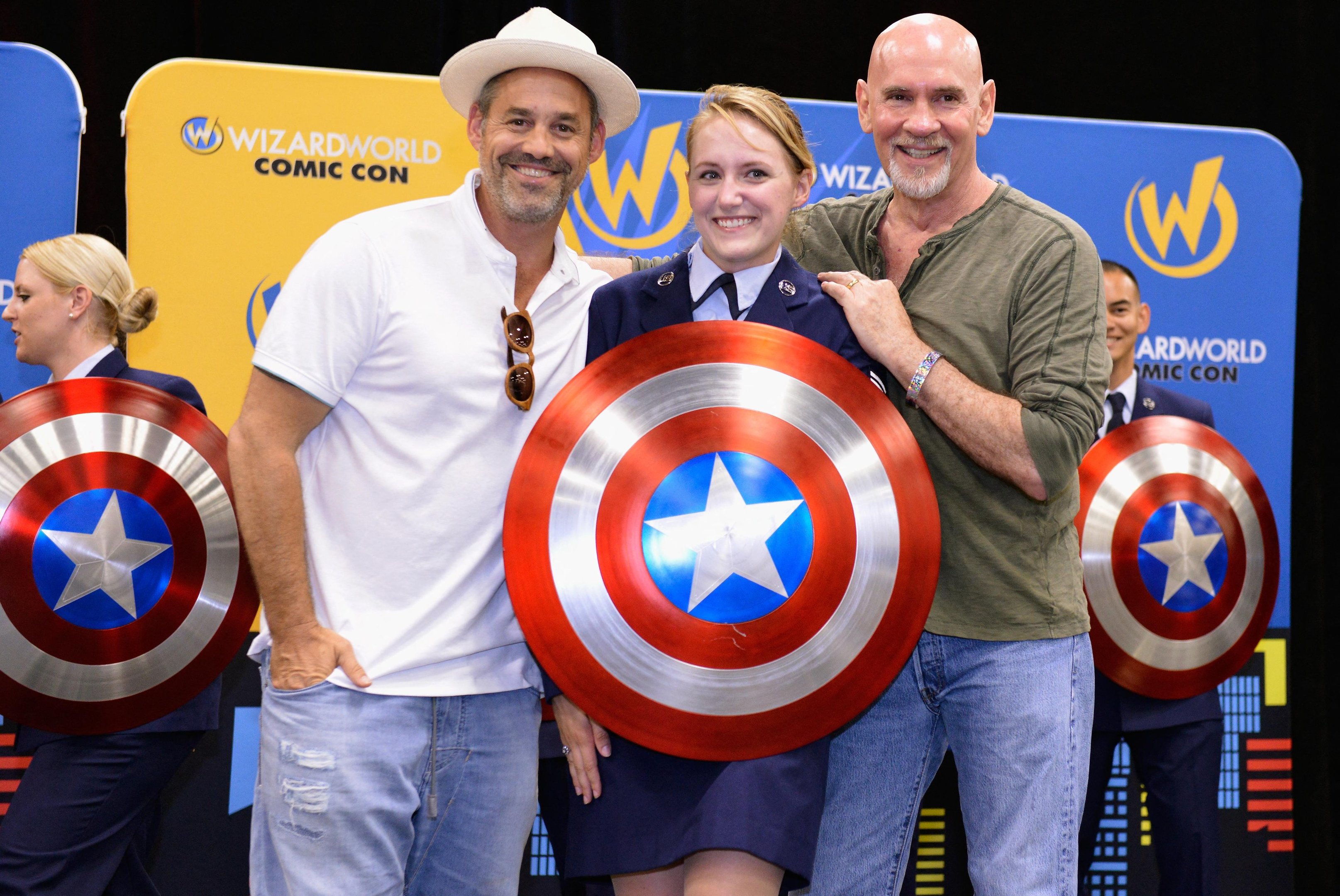 Nicholas Brendon (&agrave; esquerda) tinha 54 anos