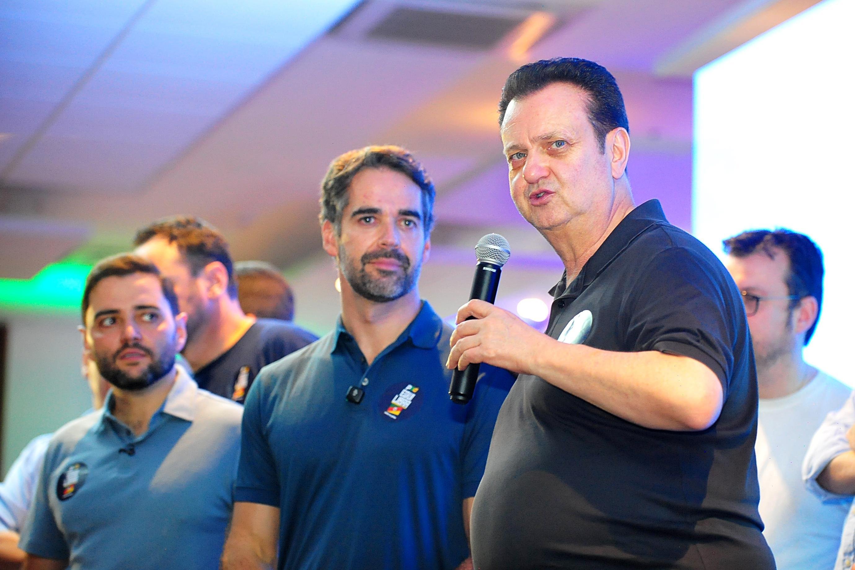 Gabriel Souza, Eduardo Leite e Gilberto Kassab no ato de filia&ccedil;&atilde;o do PSD