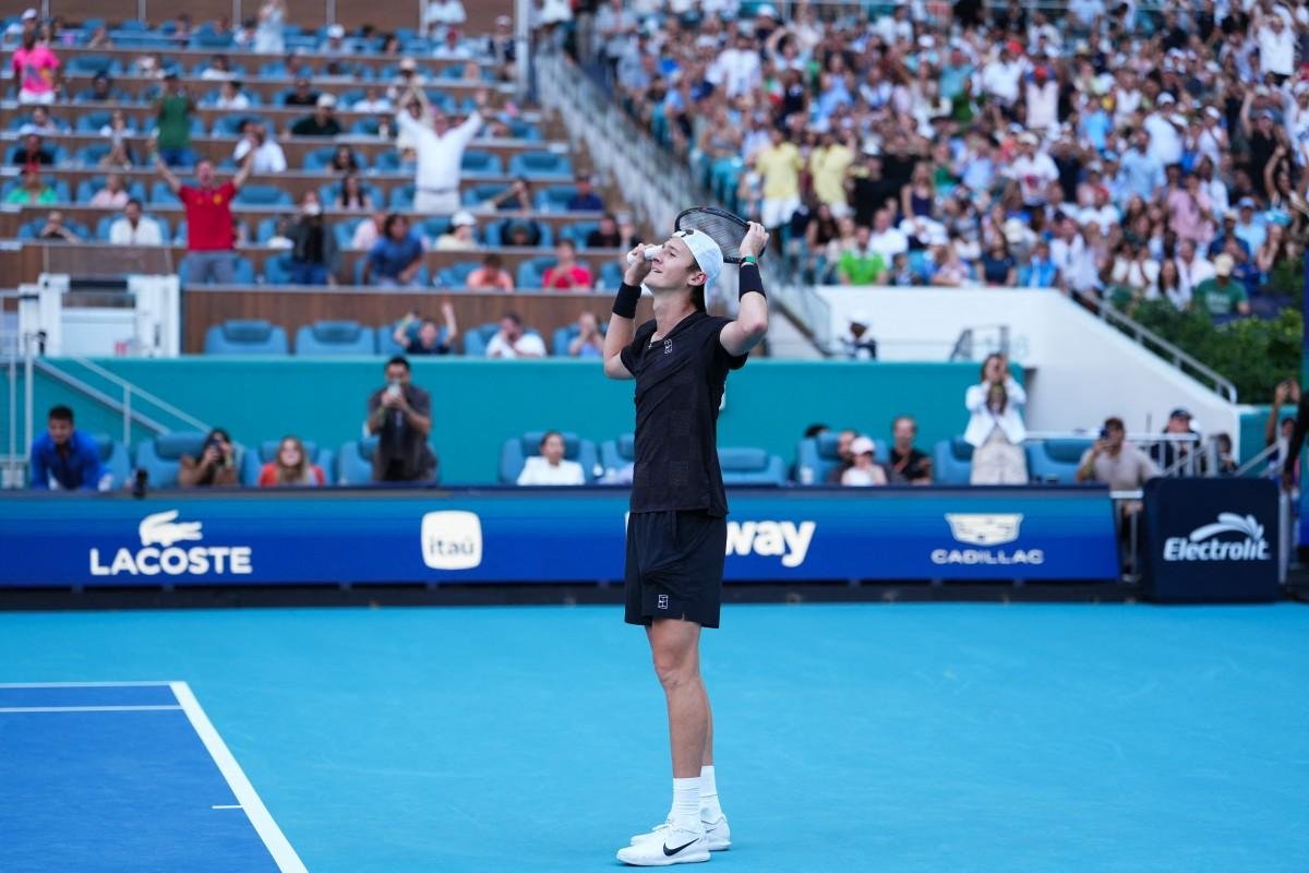 Korda &eacute; justamente o jogador com o ranking mais baixo a derrotar Alcaraz no circuito da ATP