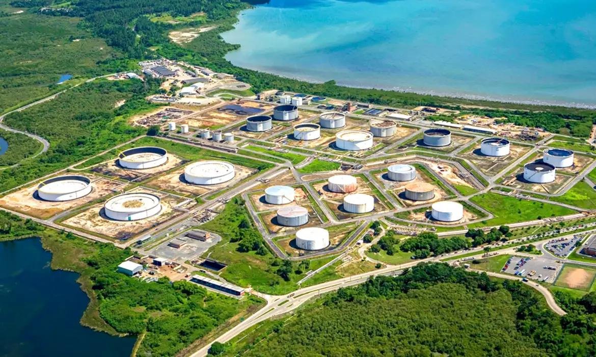 Refinaria foi vendida a fundo &aacute;rabe por valor bem abaixo do estimado por &oacute;rg&atilde;os do setor