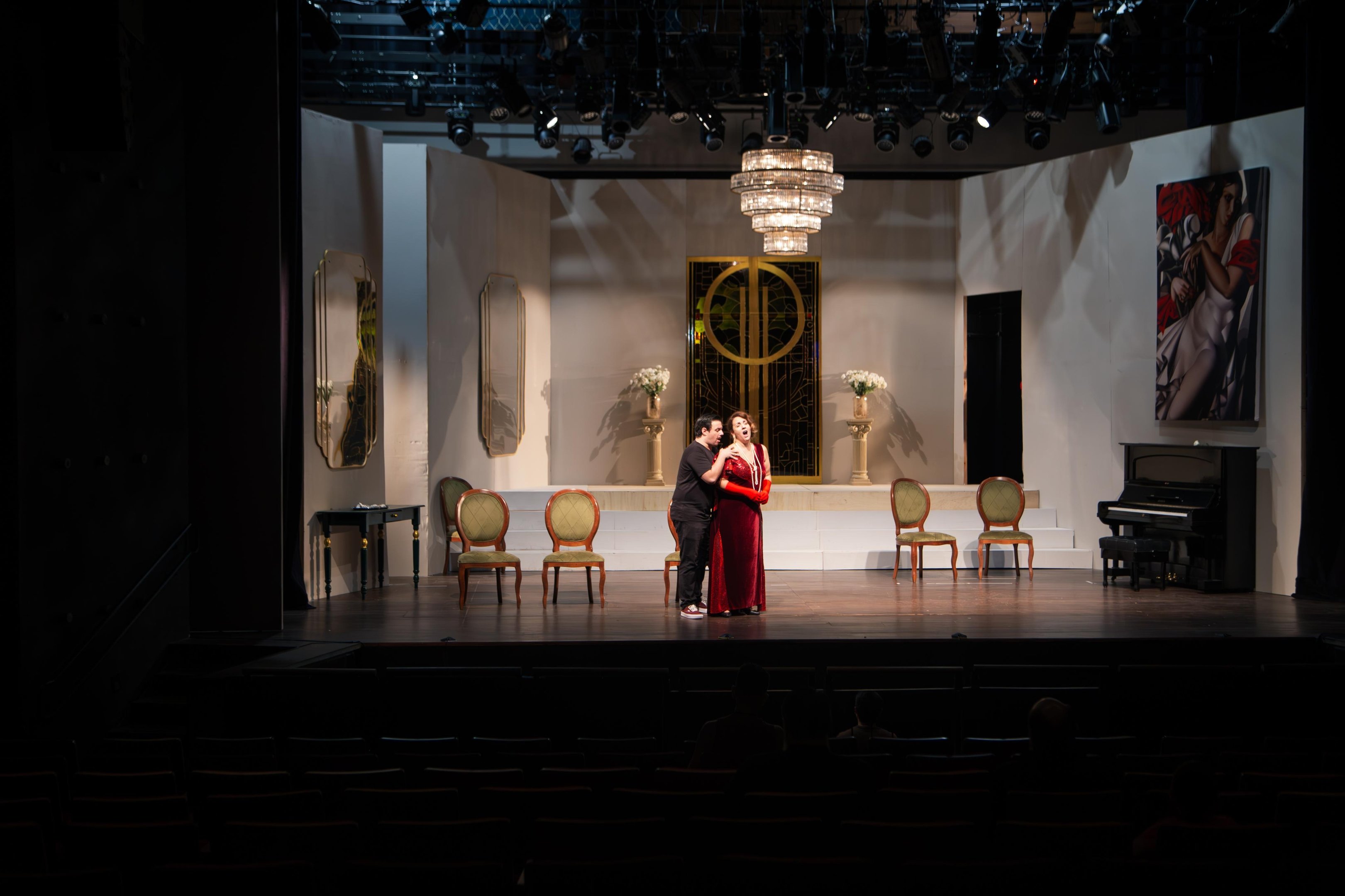 Com concep&ccedil;&atilde;o e dire&ccedil;&atilde;o c&ecirc;nica de Fl&aacute;vio Leite, &ldquo;La Traviata&rdquo; tem sess&otilde;es no Teatro Sim&otilde;es Lopes Neto